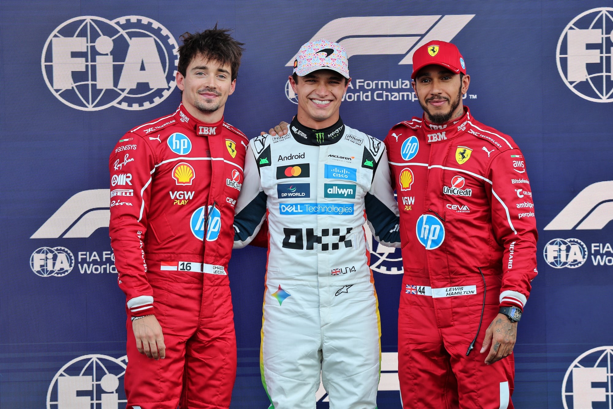F1: Hamilton vê vantagem psicológica sobre Norris e projeta corrida intensa no México Top three in qualifying parc ferme (L to R): Charles Leclerc (MON) Ferrari, second; Lando Norris (GBR) McLaren, pole position; Lewis Hamilton (GBR) Ferrari, third.
