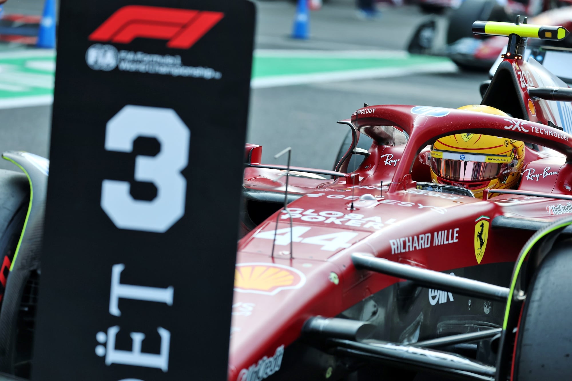F1: Ferrari destaca desempenho de Leclerc e Hamilton no México Third placed Lewis Hamilton (GBR) Ferrari SF-25 in qualifying parc ferme.