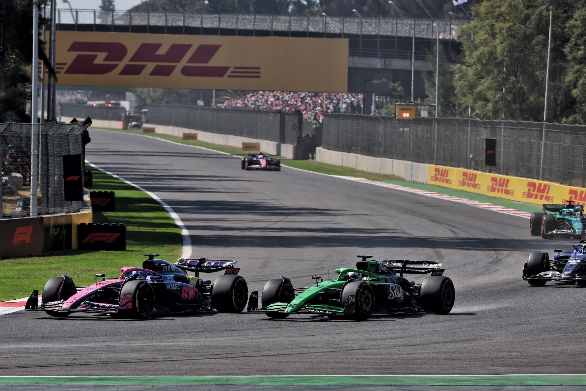 Pierre Gasly (FRA) Alpine F1 Team A525 and Nico Hulkenberg (GER) Sauber C45 battle for position.