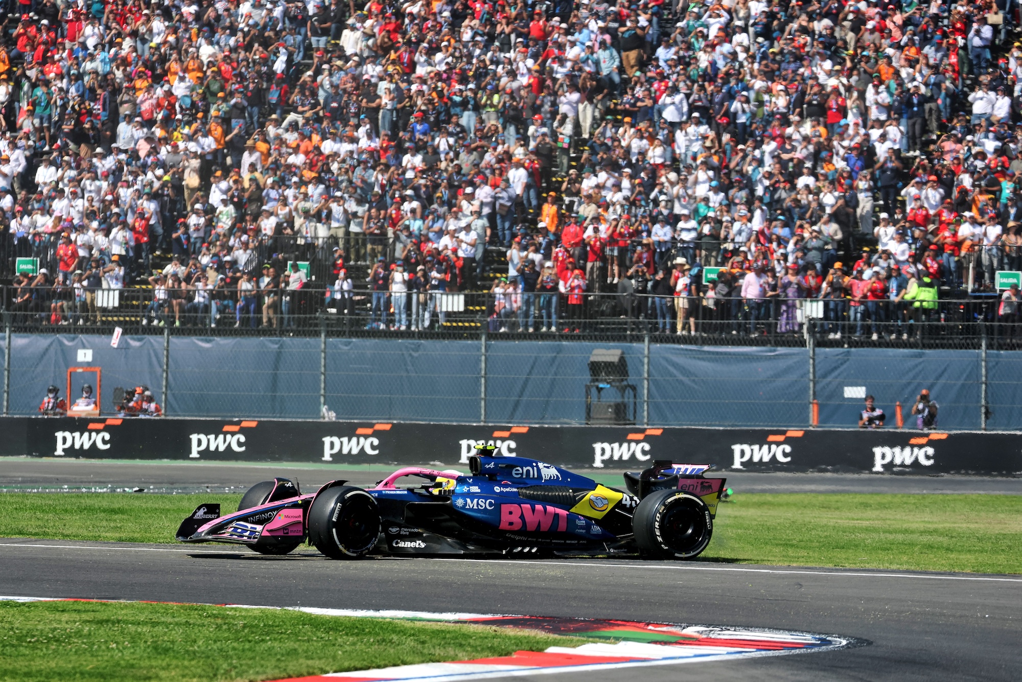 Franco Colapinto (ARG) Alpine F1 Team A525 recovers back onto the circuit at the start of the race.
