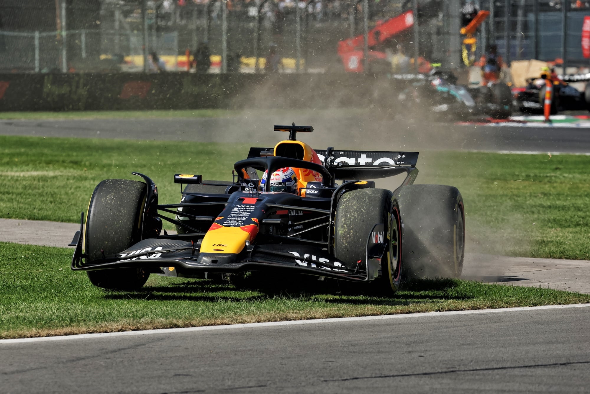 Max Verstappen (NLD) Red Bull Racing RB21 rusn wide.