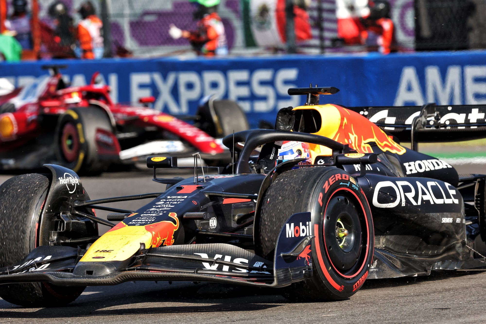 F1: Marko diz que engenheiros da equipe passaram a ouvir mais Verstappen Max Verstappen (NLD) Red Bull Racing RB21 celebrates his third position at the end of the race.