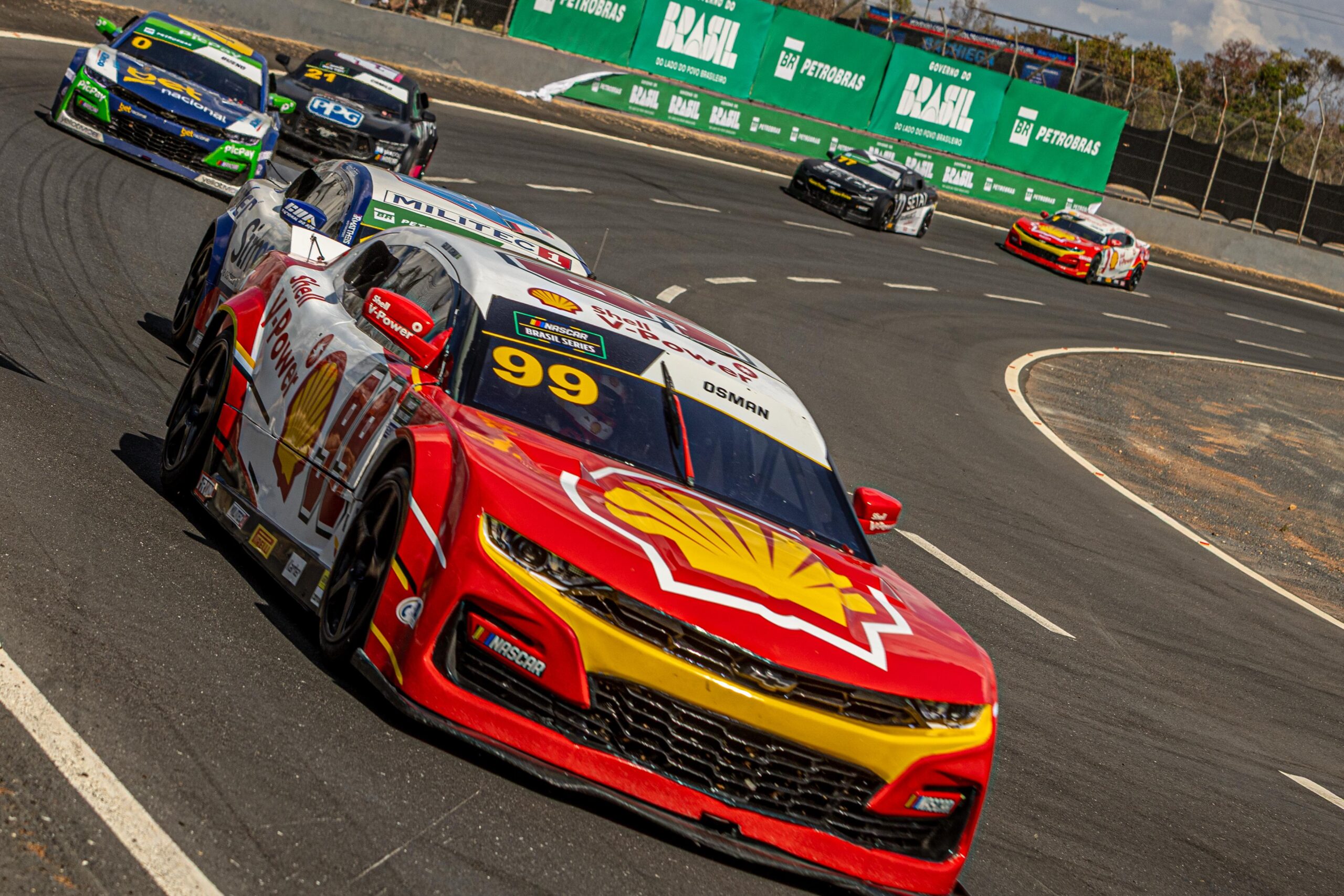 Rubens Barrichello e Galid Osman lideram, mas competição está aberta na NASCAR Brasil Rubens Barrichello e Galid Osman lideram, mas competição está aberta na NASCAR Brasil