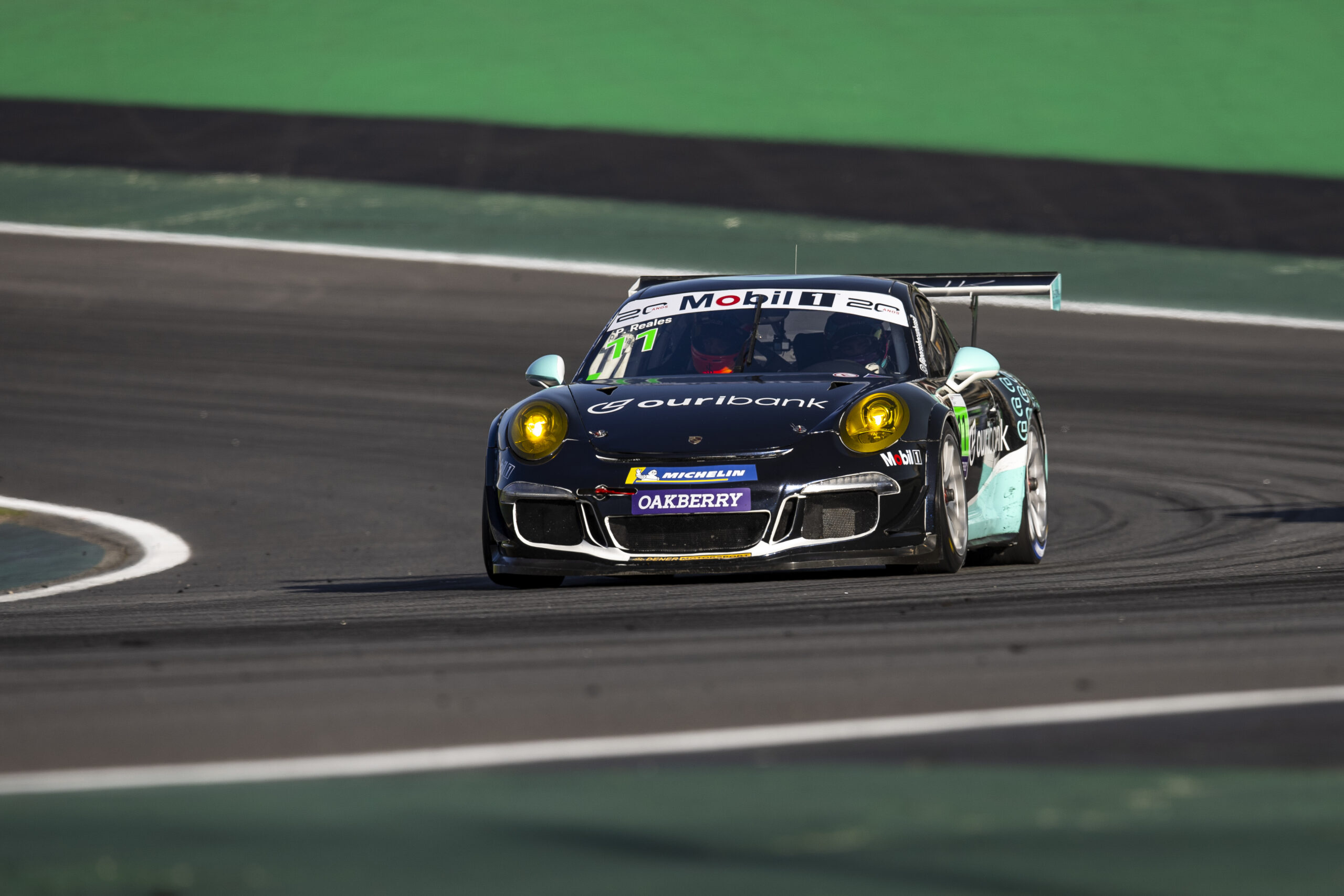 Paulo Reales briga por pódio na abertura da última etapa da Porsche Cup com a Ouribank Paulo Reales