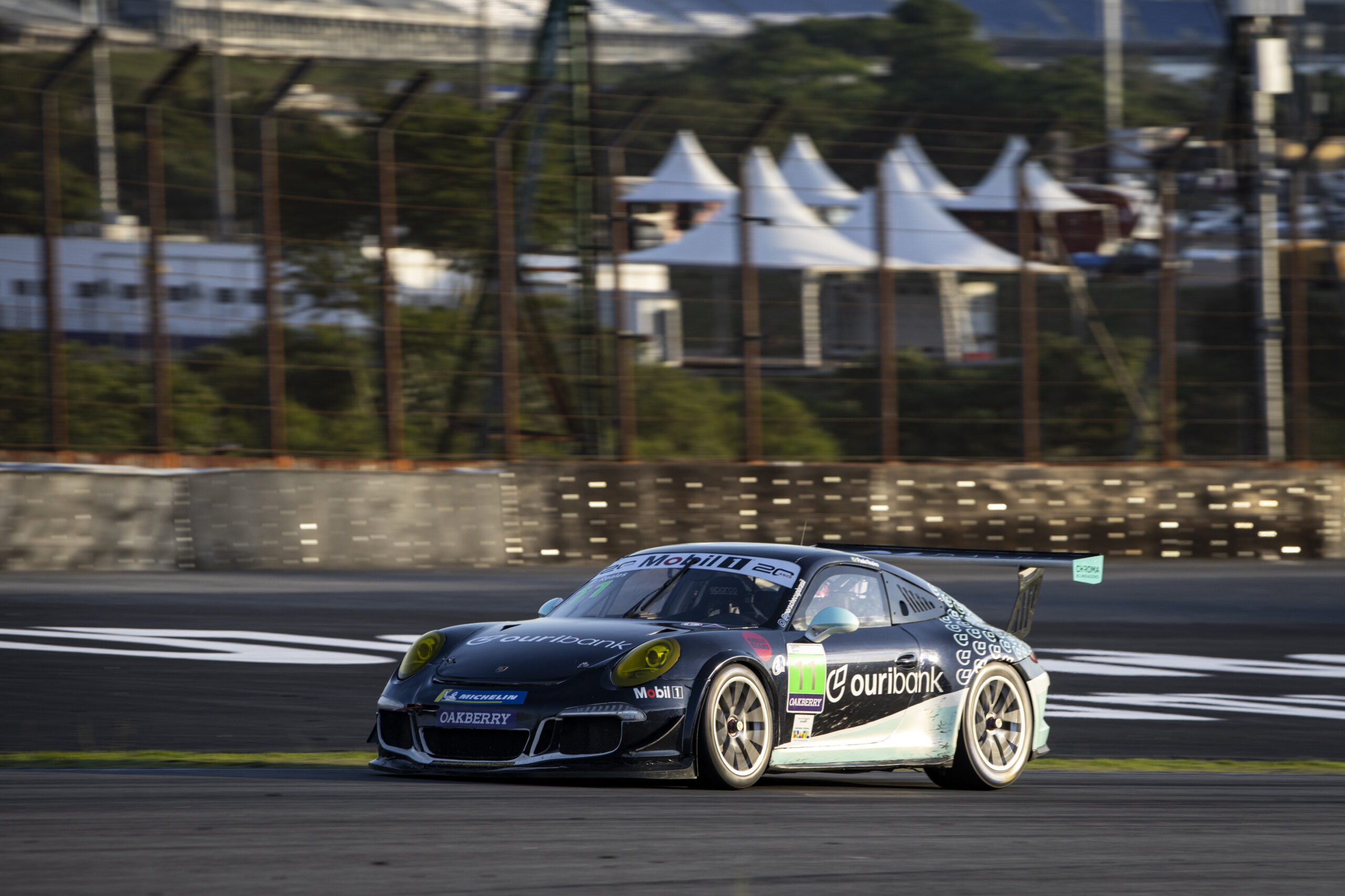 Paulo Reales fecha temporada da Porsche Cup com pódio em Interlagos com a Ouribank Paulo Reales