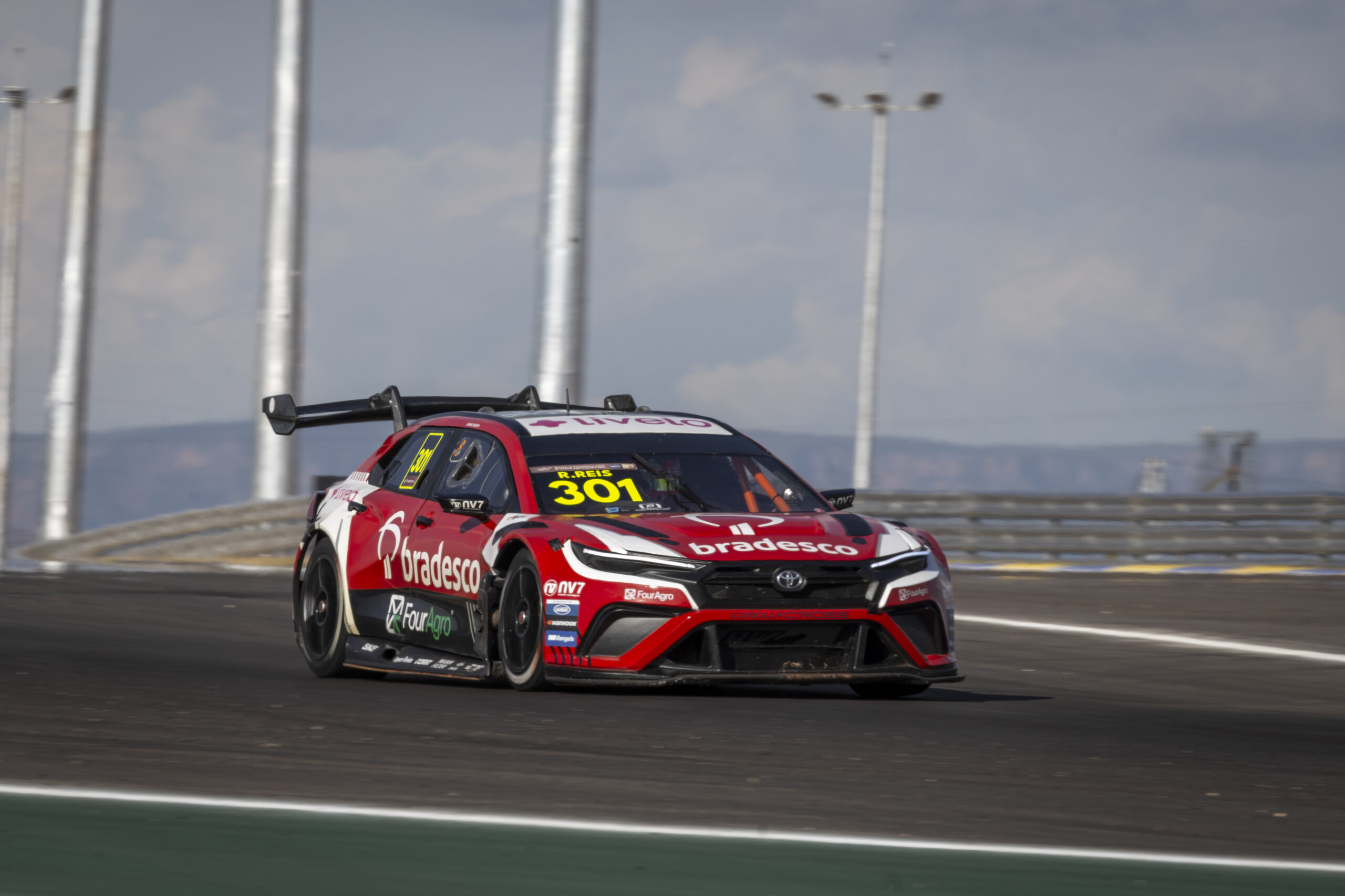 Stock Car: TOYOTA GAZOO Racing conquista segundo lugar com Rafael Reis em corrida noturna em Cuiabá Stock Car: TOYOTA GAZOO Racing conquista segundo lugar com Rafael Reis em corrida noturna em Cuiabá