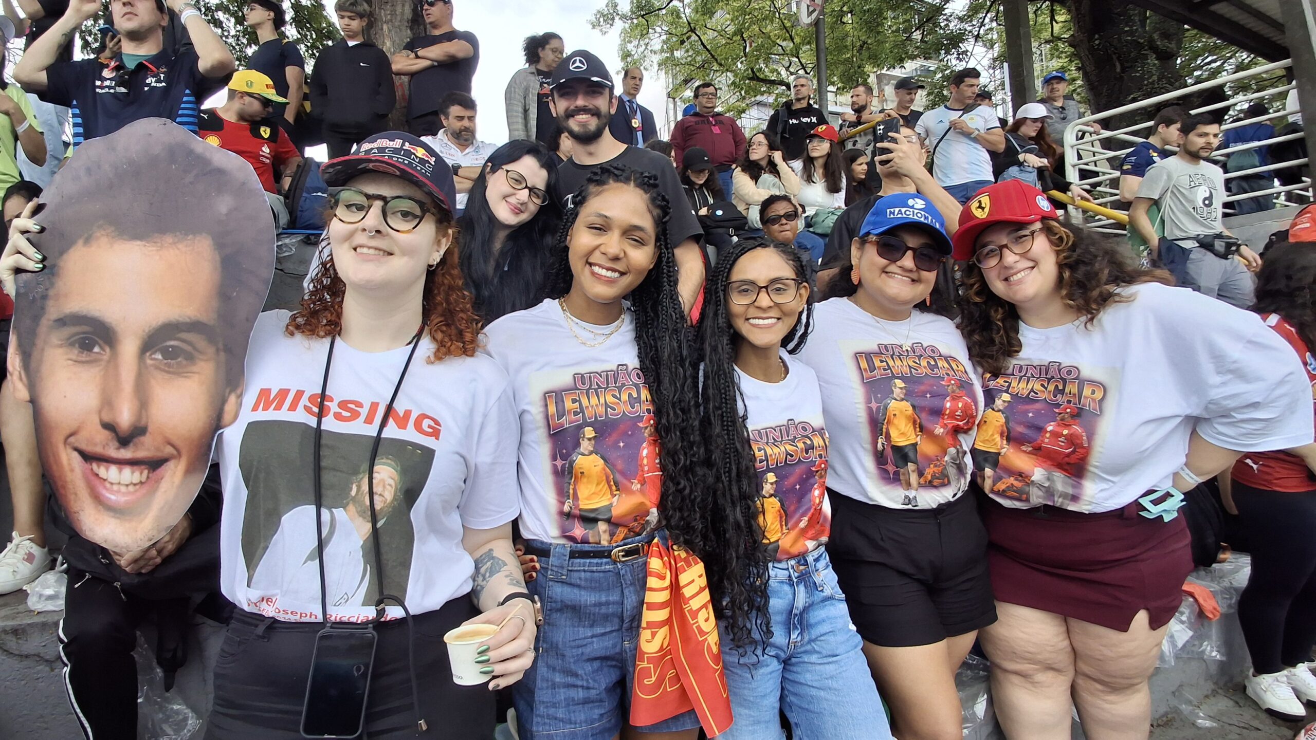 F1: Torcida usa criatividade e faz a festa no GP de São Paulo F1: Torcida usa criatividade e faz a festa no GP de São Paulo