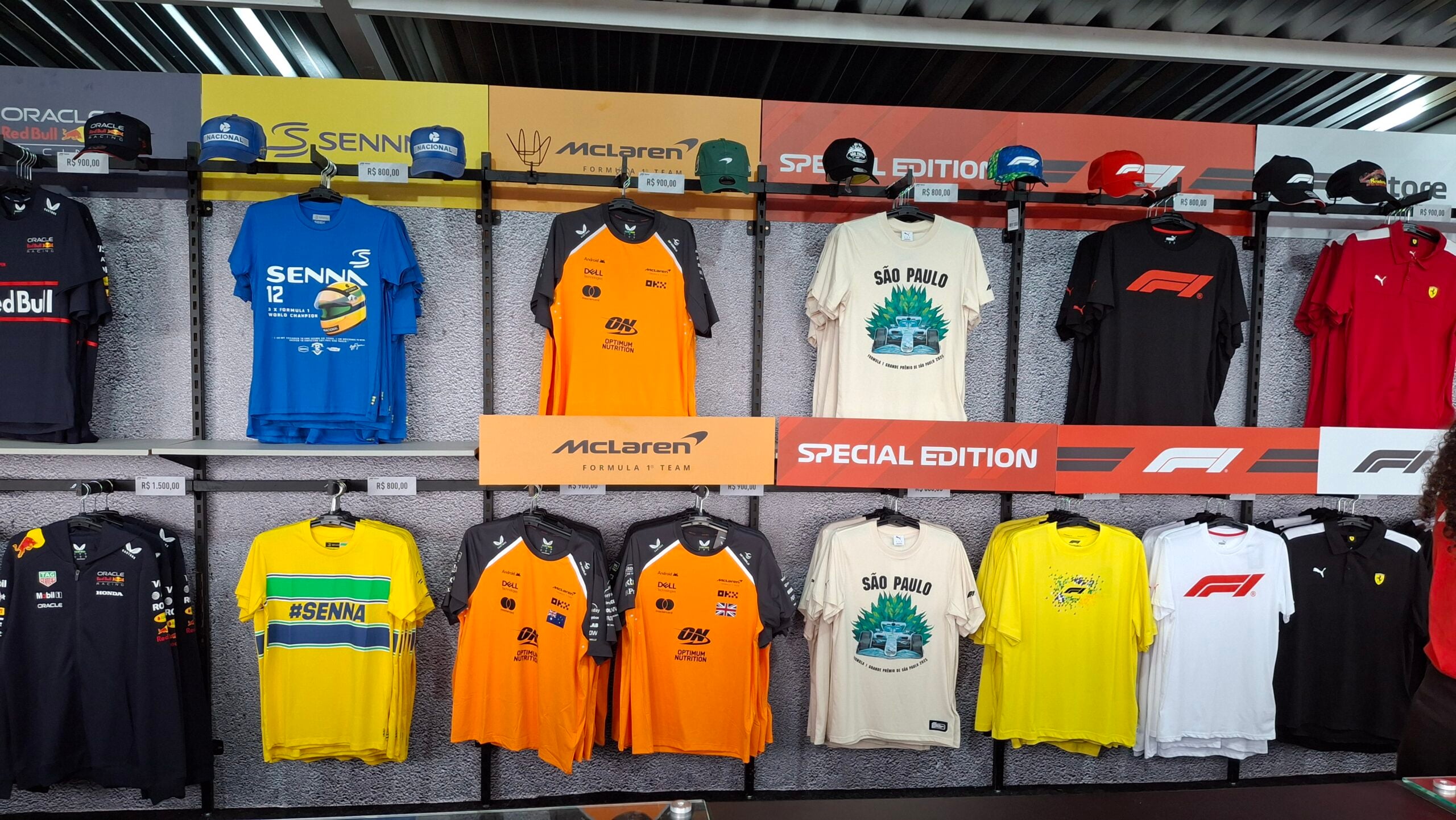 F1: De chaveiro a camisetas oficiais: confira preços da loja oficial em Interlagos F1: De chaveiro a camisetas oficiais: confira preços da loja oficial em Interlagos