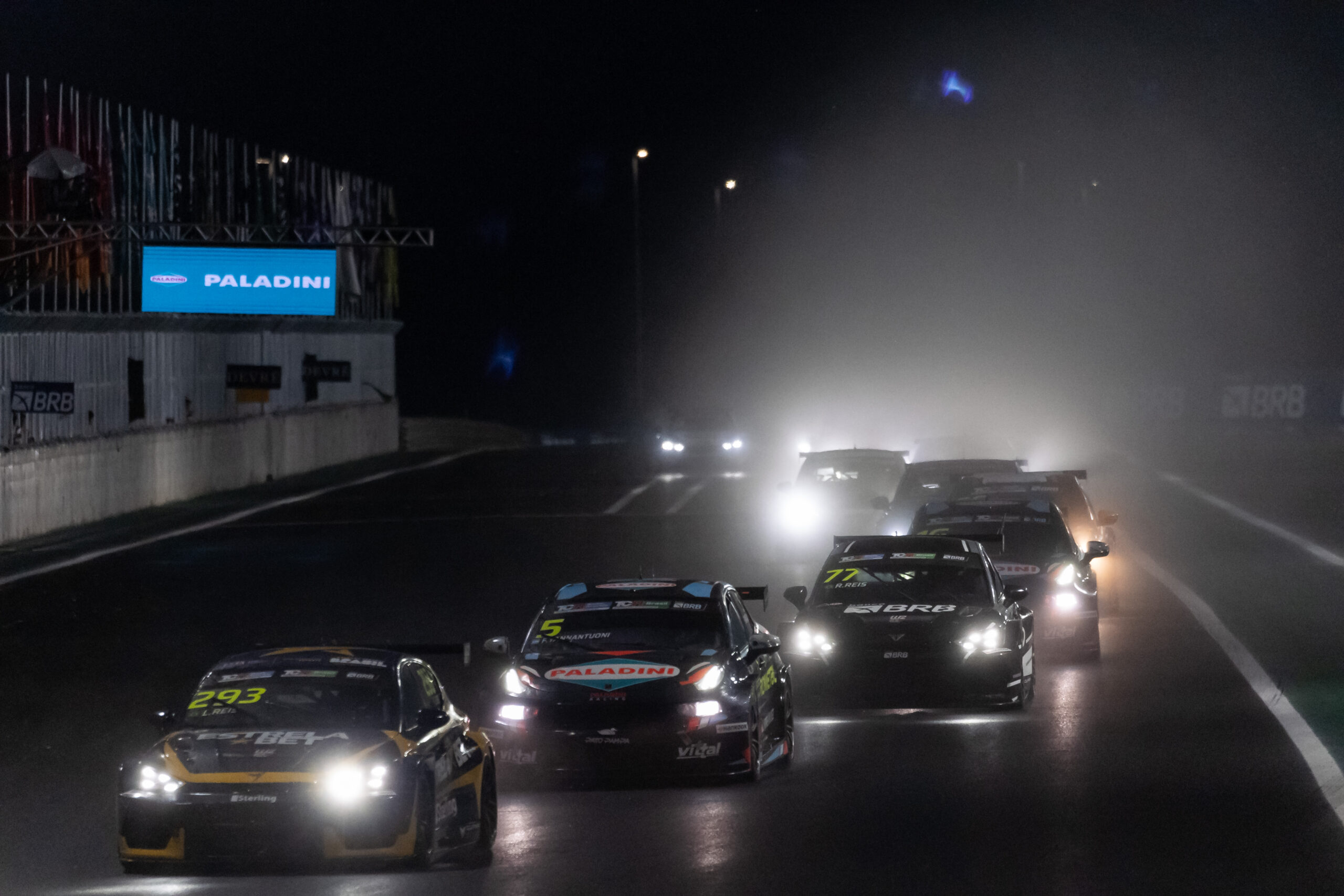 TCR South America: Pernía é coroado campeão em corrida com vitória de Piquet Jr. em Cuiabá