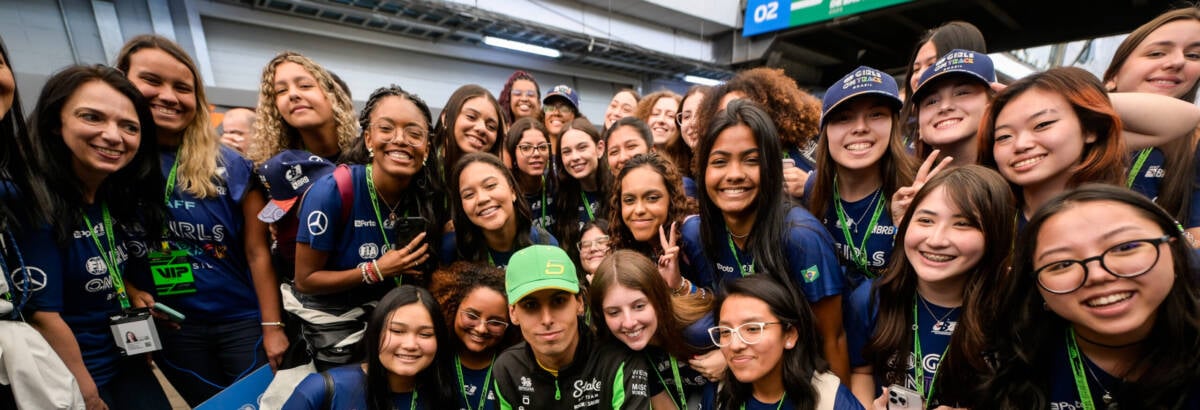 F1: Bortoleto roubou a cena na FIA Girls on Track Brasil Experiência para Estudantes no GP de São Paulo