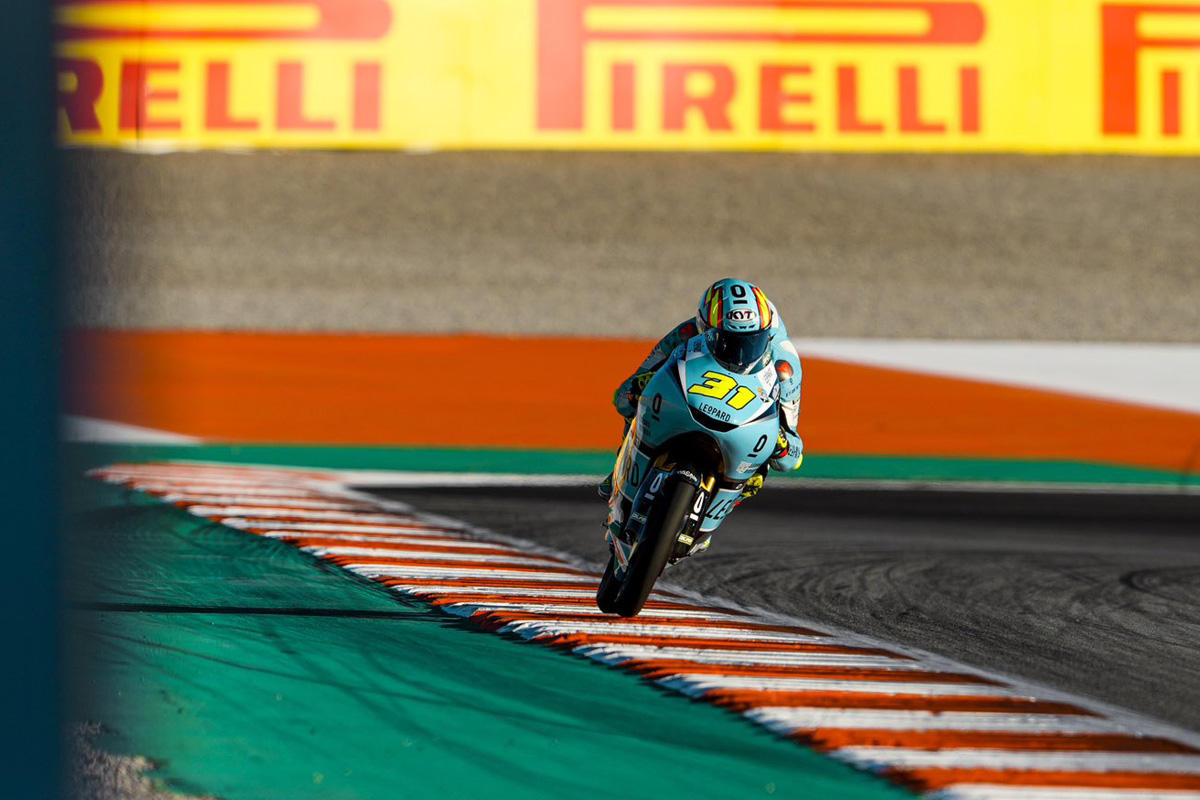 Moto3: Fernández conquista pole position em Valência Adrián Fernández