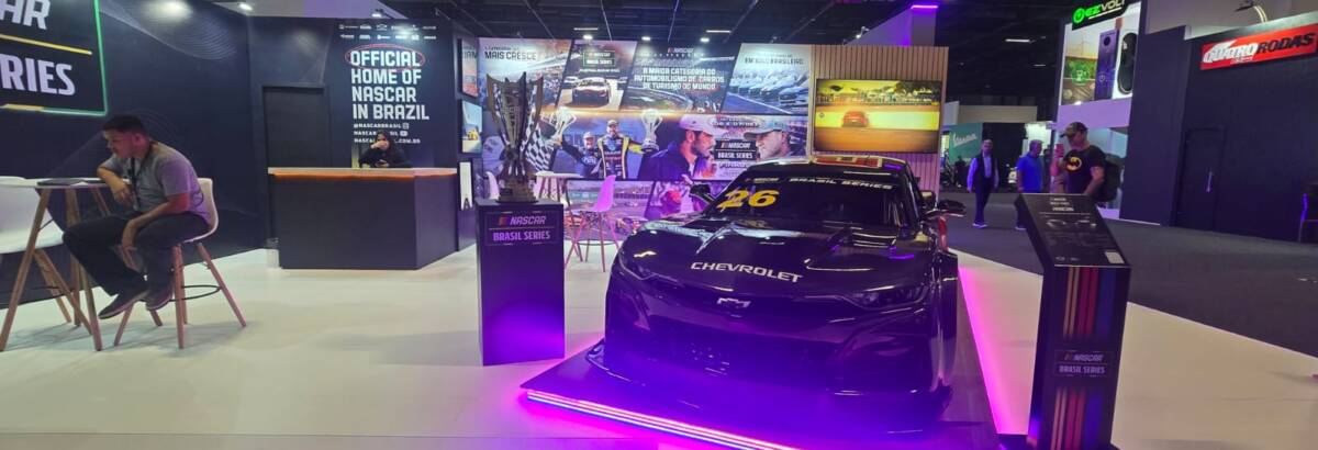 Da simulação à emoção real: NASCAR Brasil conquista fãs no Salão do Automóvel