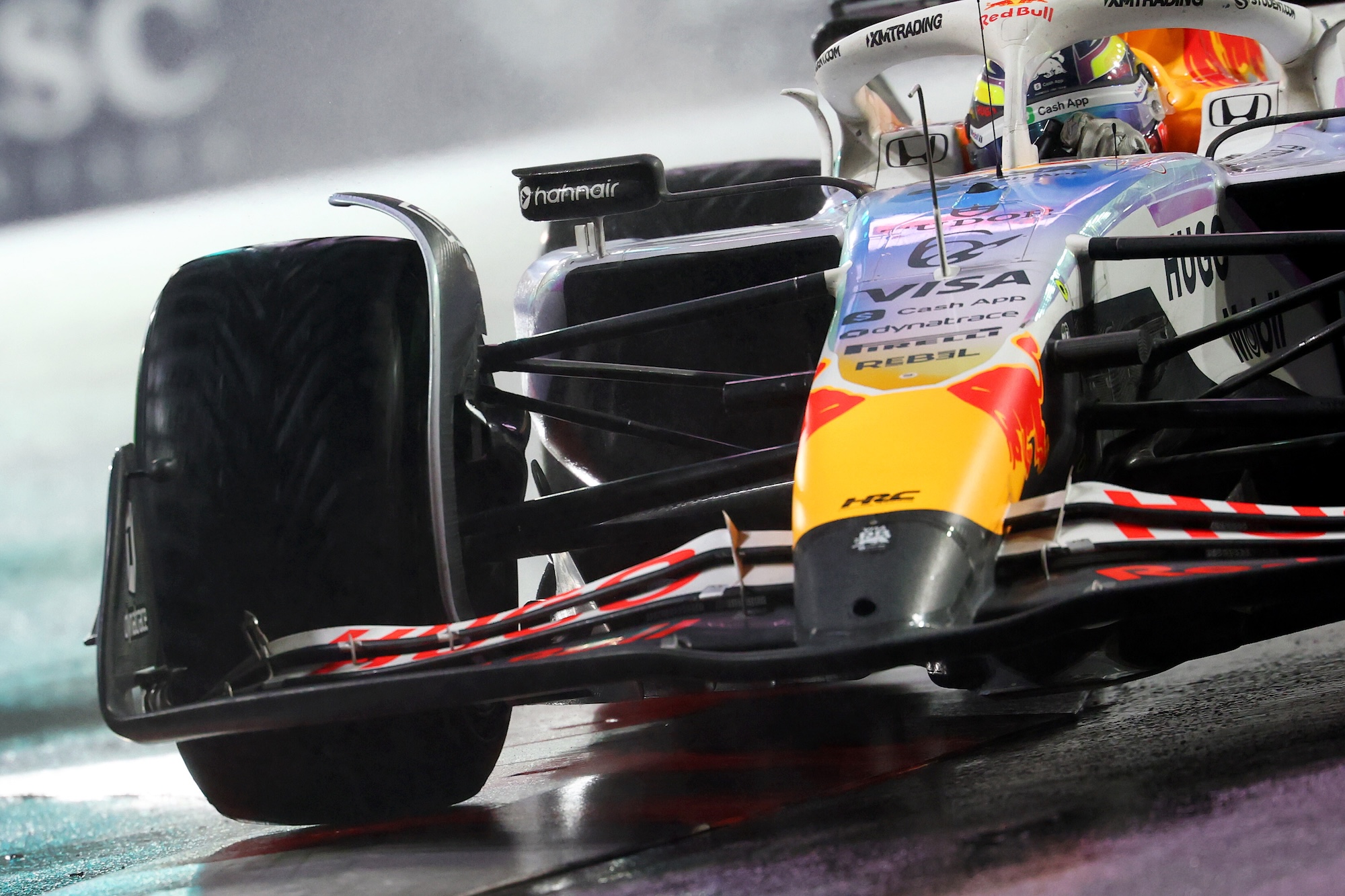 Hadjar crê que GP do Catar não irá definir seu na F1 LAS VEGAS, NEVADA - NOVEMBER 21: Isack Hadjar of France driving the (6) Visa Cash App Racing Bulls VCARB 02 on track during qualifying ahead of the F1 Grand Prix of Las Vegas at Las Vegas Strip Circuit on November 21, 2025 in Las Vegas, Nevada. (Photo by Clive Rose/Getty Images) // Getty Images / Red Bull Content Pool // SI202511220217 // Usage for editorial use only //