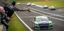 Cacá Bueno vence no Velocitta e mantém momento positivo na NASCAR Brasil
