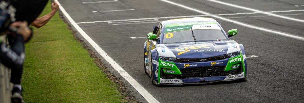 Cacá Bueno vence no Velocitta e mantém momento positivo na NASCAR Brasil