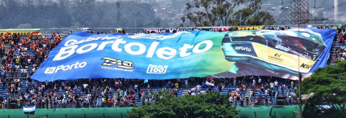 F1: Torcida homenageia Bortoleto com bandeirão no Setor G de Interlagos