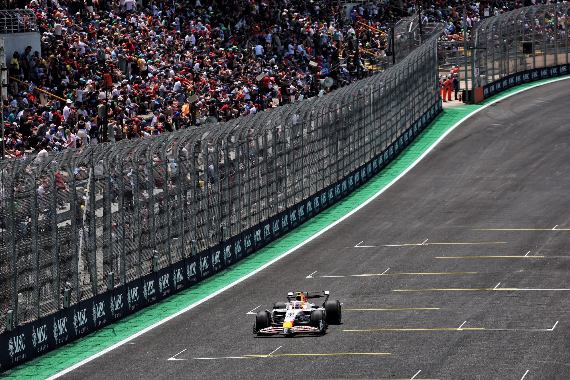 F1: As imagens do primeiro dia de atividades do GP de São Paulo Liam Lawson (NZL) Racing Bulls VCARB 02.