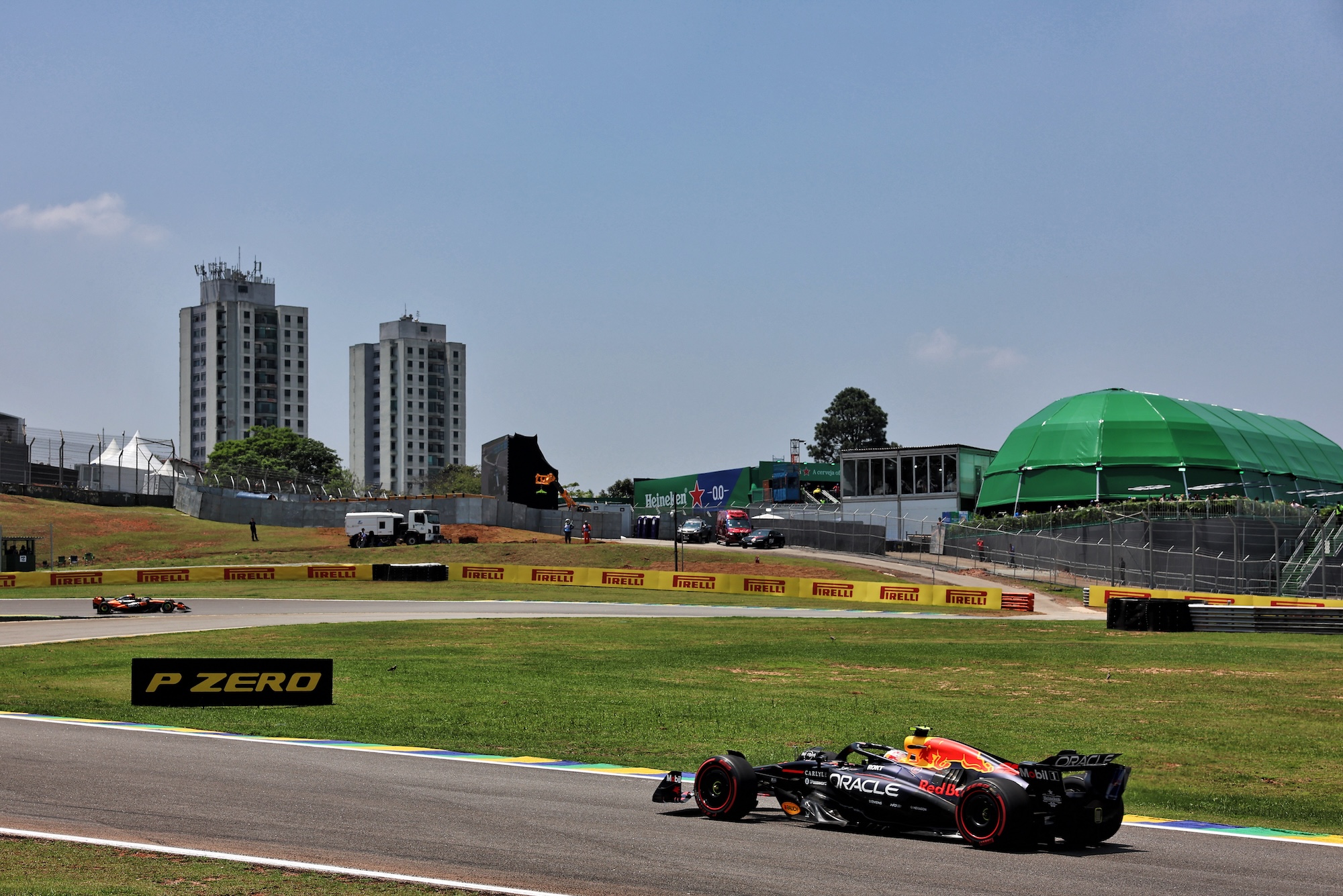 F1: As imagens do primeiro dia de atividades do GP de São Paulo Yuki Tsunoda (JPN) Red Bull Racing RB21.