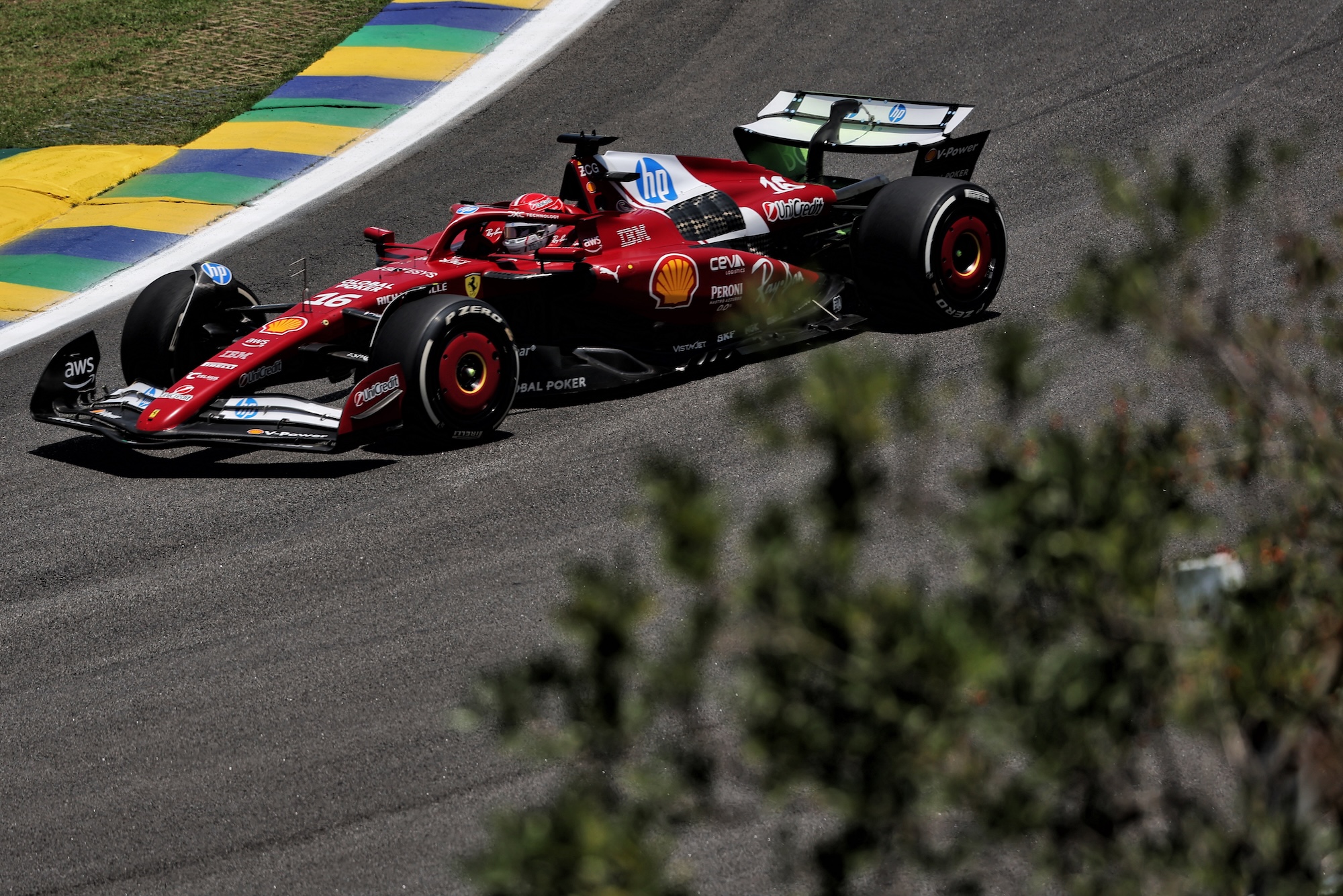F1: As imagens do primeiro dia de atividades do GP de São Paulo Charles Leclerc (MON) Ferrari SF-25.