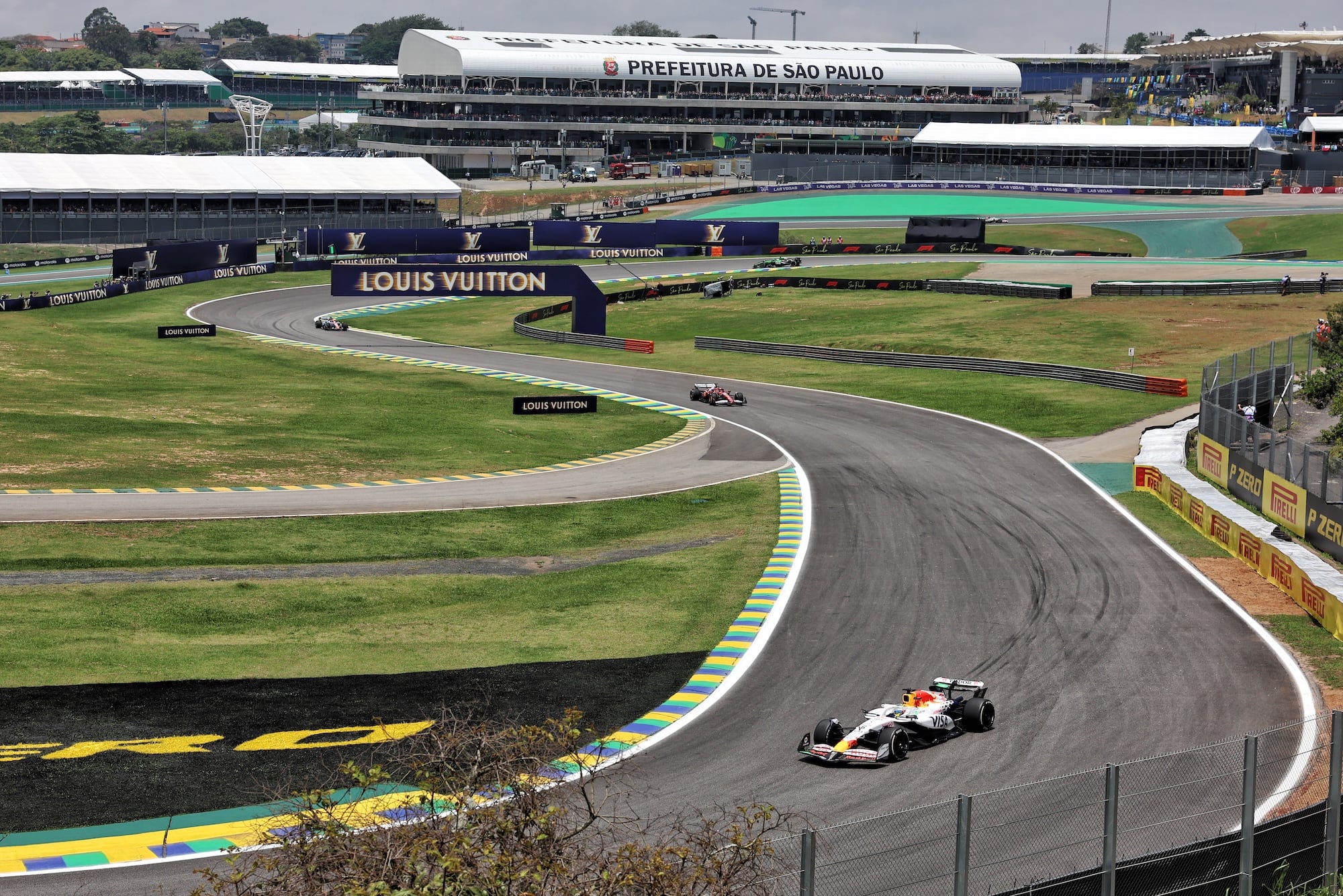 F1: As imagens do primeiro dia de atividades do GP de São Paulo Isack Hadjar (FRA) Racing Bulls VCARB 02.
