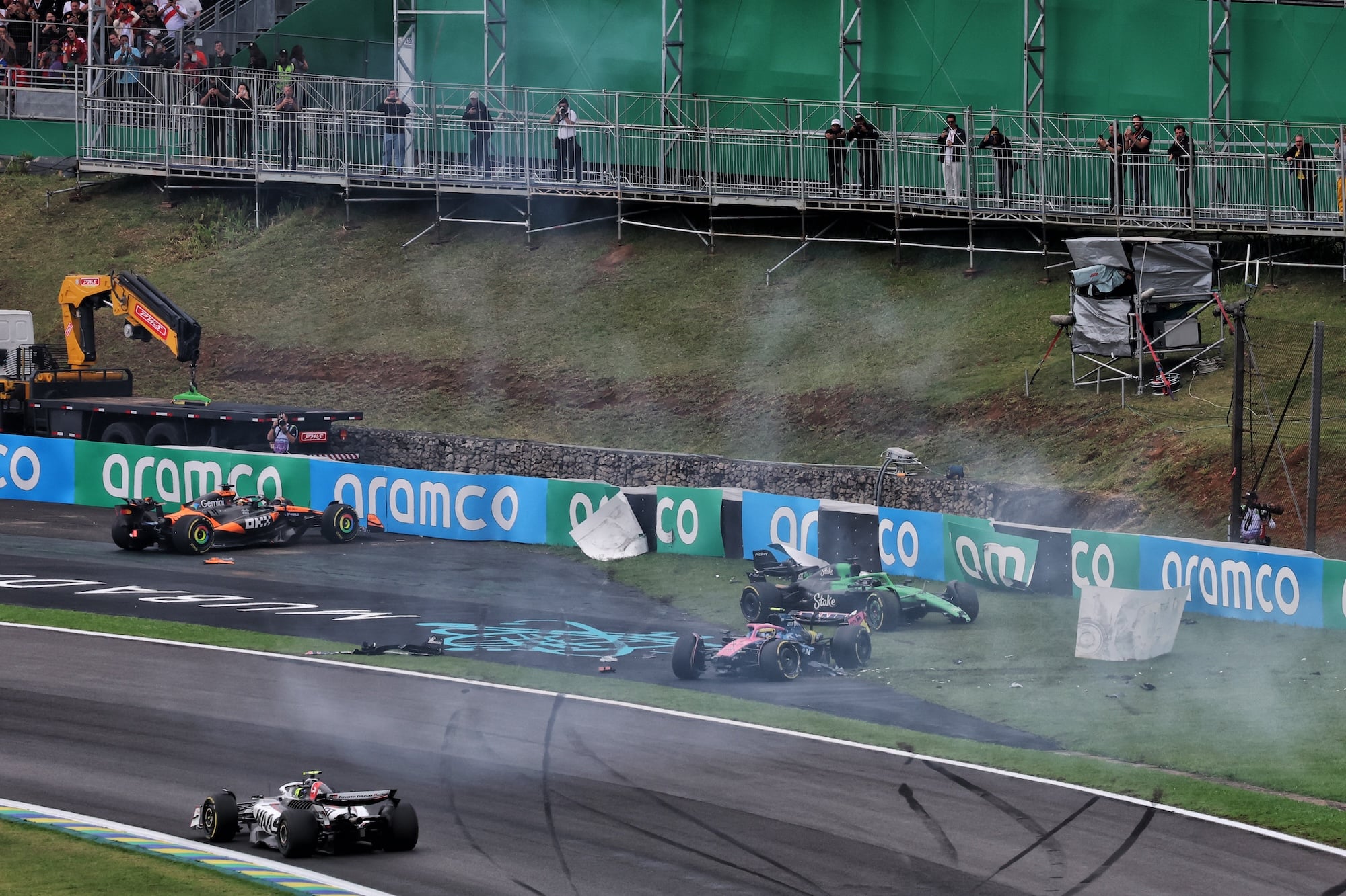 F1: Bortoleto, Hulkenberg e Colapinto são investigados em Interlagos, mas escapam de punição Oscar Piastri (AUS) McLaren MCL39; Franco Colapinto (ARG) Alpine F1 Team A525; and Nico Hulkenberg (GER) Sauber C45 crashed in the race.