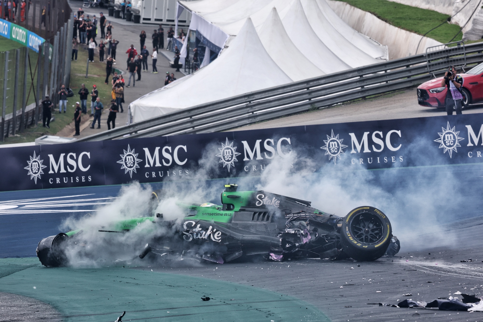 F1: Sauber corre contra o tempo, mas Bortoleto não anda na classificação em Interlagos Gabriel Bortoleto (BRA) Sauber C45 crashed out of the race.