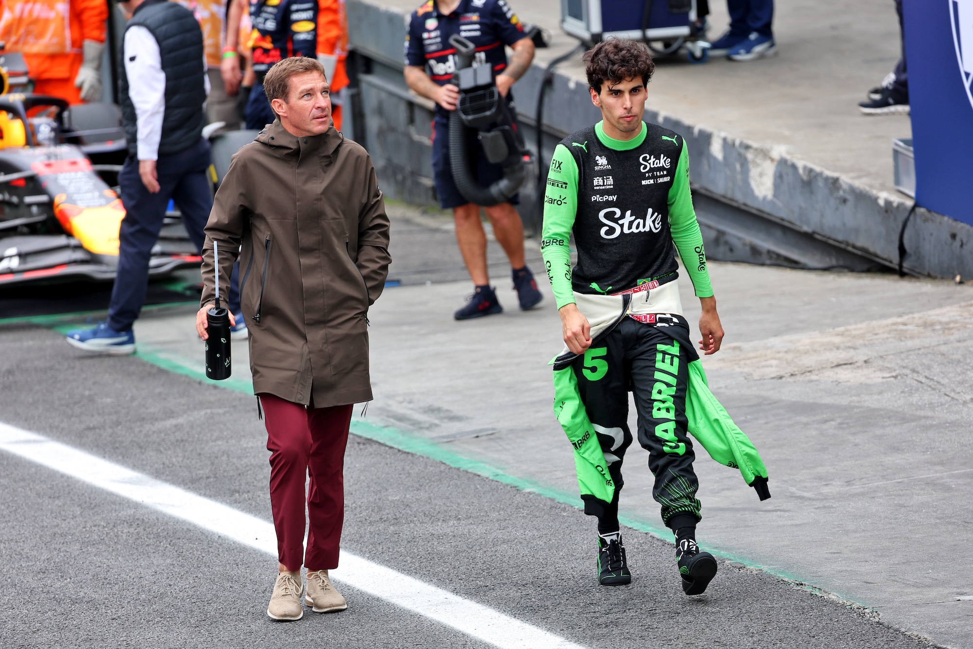 Gabriel Bortoleto (BRA) Sauber in the pit lane after he crashed out of the Sprint race.