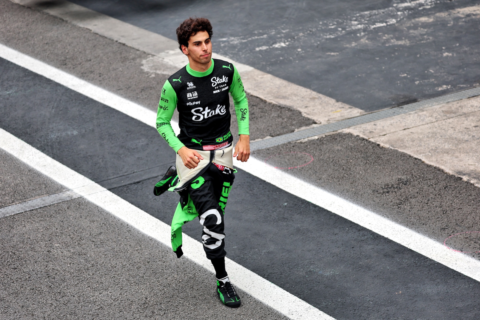 Gabriel Bortoleto (BRA) Sauber in the pit lane after he crashed out of the Sprint race.