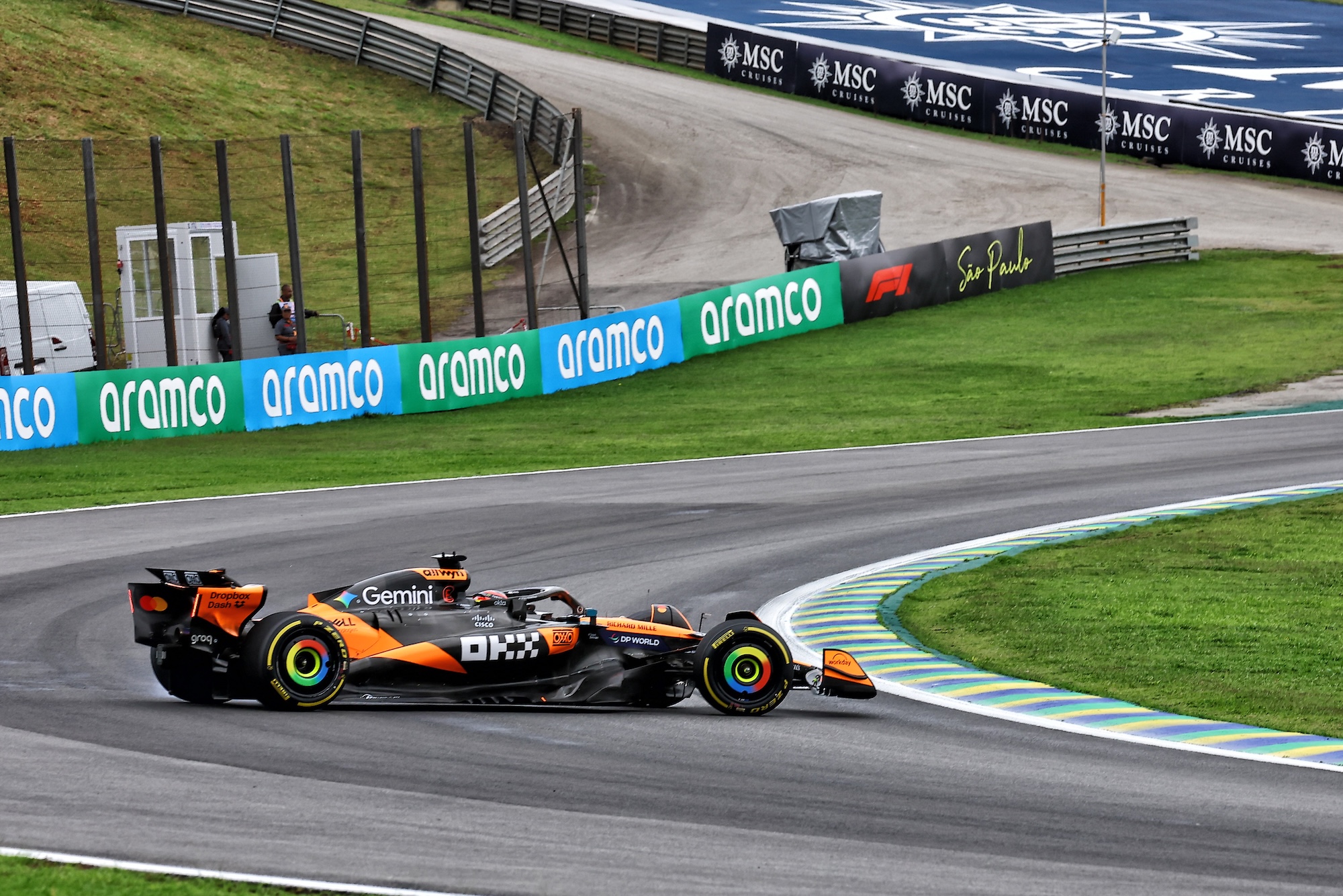 F1: Stella pede atenção total após pole de Norris em Interlagos: “Nesta pista, tudo pode acontecer" Oscar Piastri (AUS) McLaren MCL39 crashed out of the race.