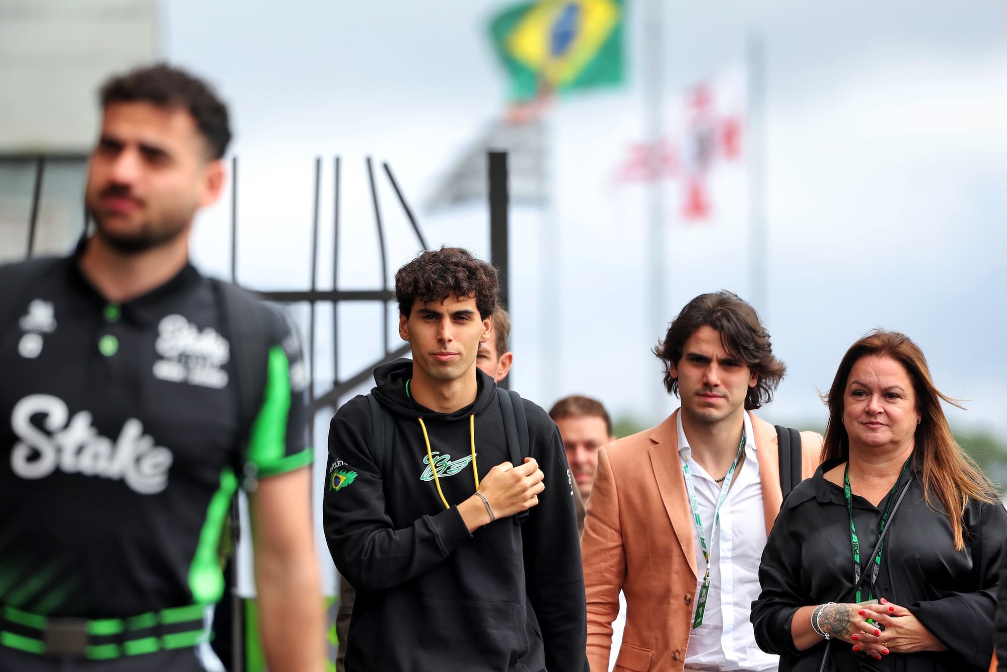 F1 hoje: Bortoleto e Verstappen agradecem fãs e Steiner alerta sobre Ferrari