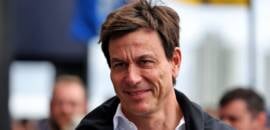 F1: Wolff apoia volta dos V8, mas mantendo motor híbrido