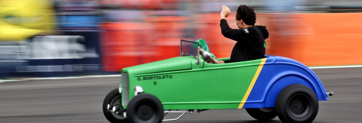 F1: Bortoleto interrompe entrevista e emociona torcida ao falar no Setor G de Interlagos