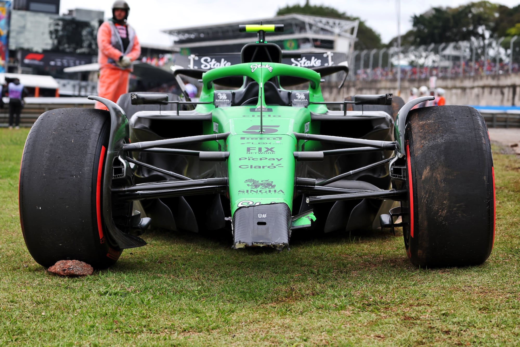 F1: Bortoleto cita cobrança para crescer após GP de São Paulo: "Chegar aonde quero" The damaged Sauber C45 of Gabriel Bortoleto (BRA) Sauber, who retired from the race.
