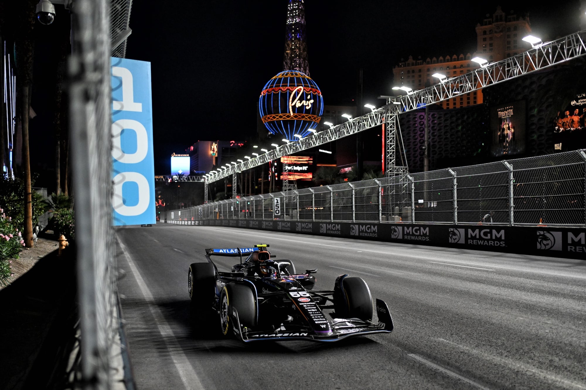 Carlos Sainz (ESP) Atlassian Williams Racing FW47.
