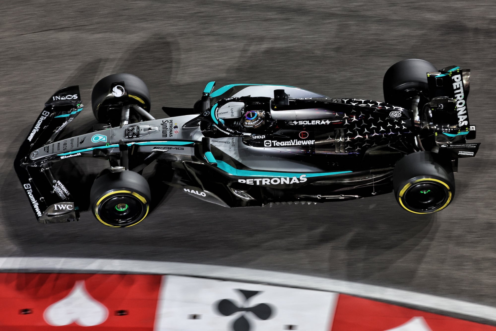 F1: Russell crê que trabalho da Pirelli seria mais fácil se "todos asfaltos fossem consistentes" George Russell (GBR) Mercedes AMG F1 W16.