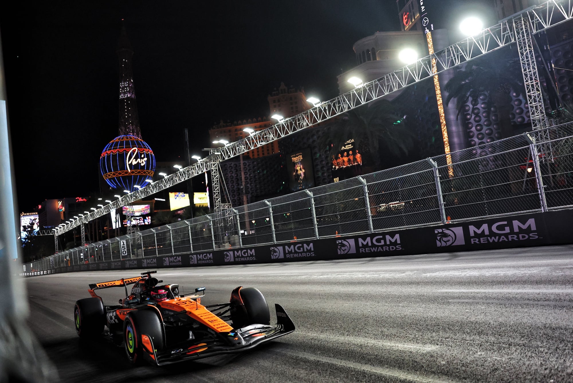 F1: Cinco coisas para ficar de olho no GP de Las Vegas 2025 Oscar Piastri (AUS) McLaren MCL39.