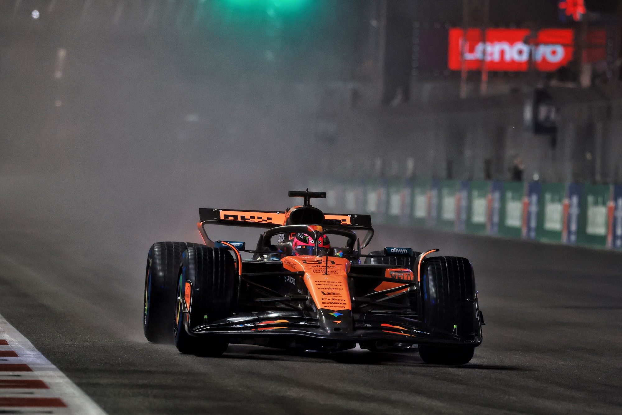 Oscar Piastri (AUS) McLaren MCL39.