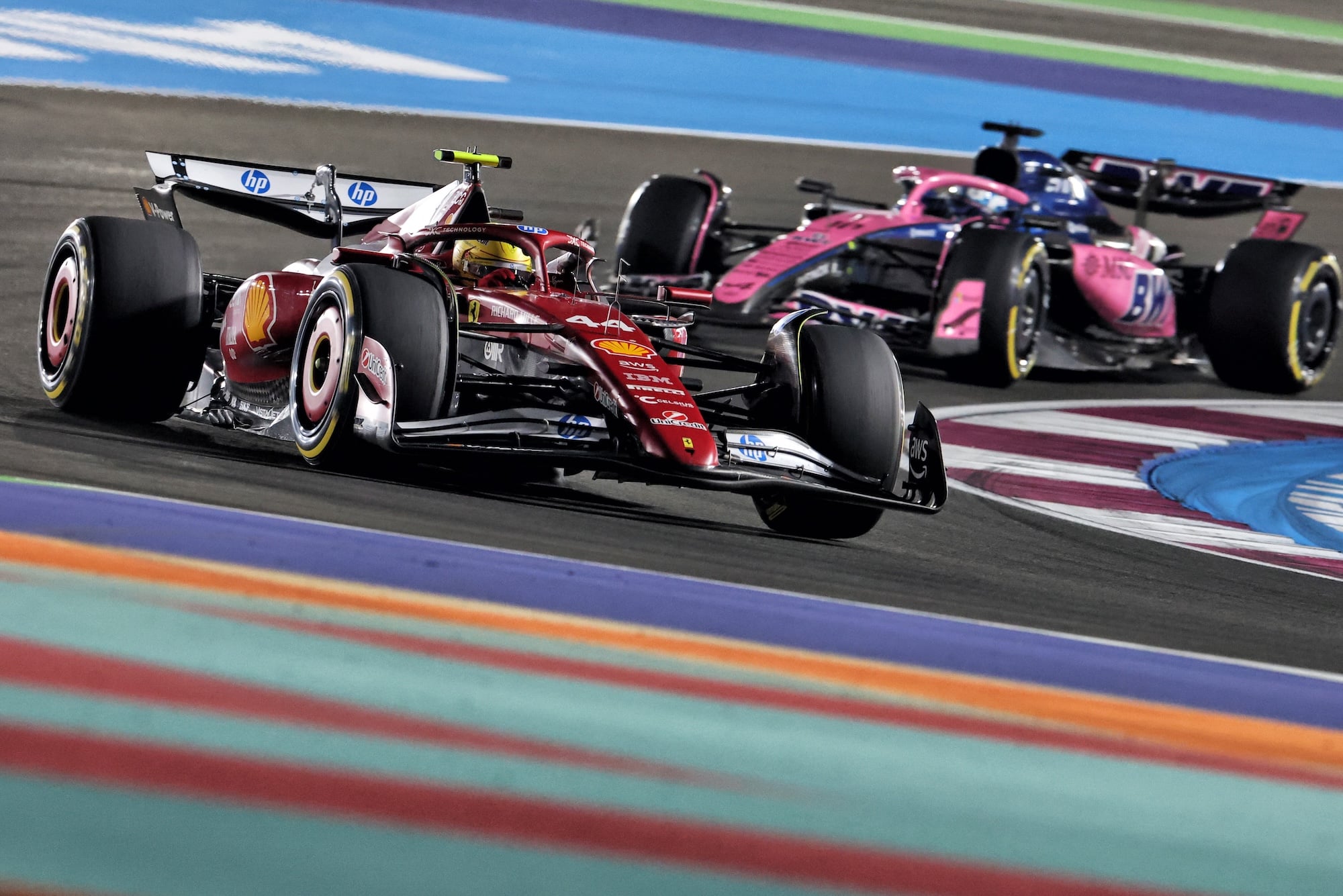 F1 hoje: Bortoleto projeta 2026, tensão na Ferrari e futuro de Marko Lewis Hamilton (GBR) Ferrari SF-25.