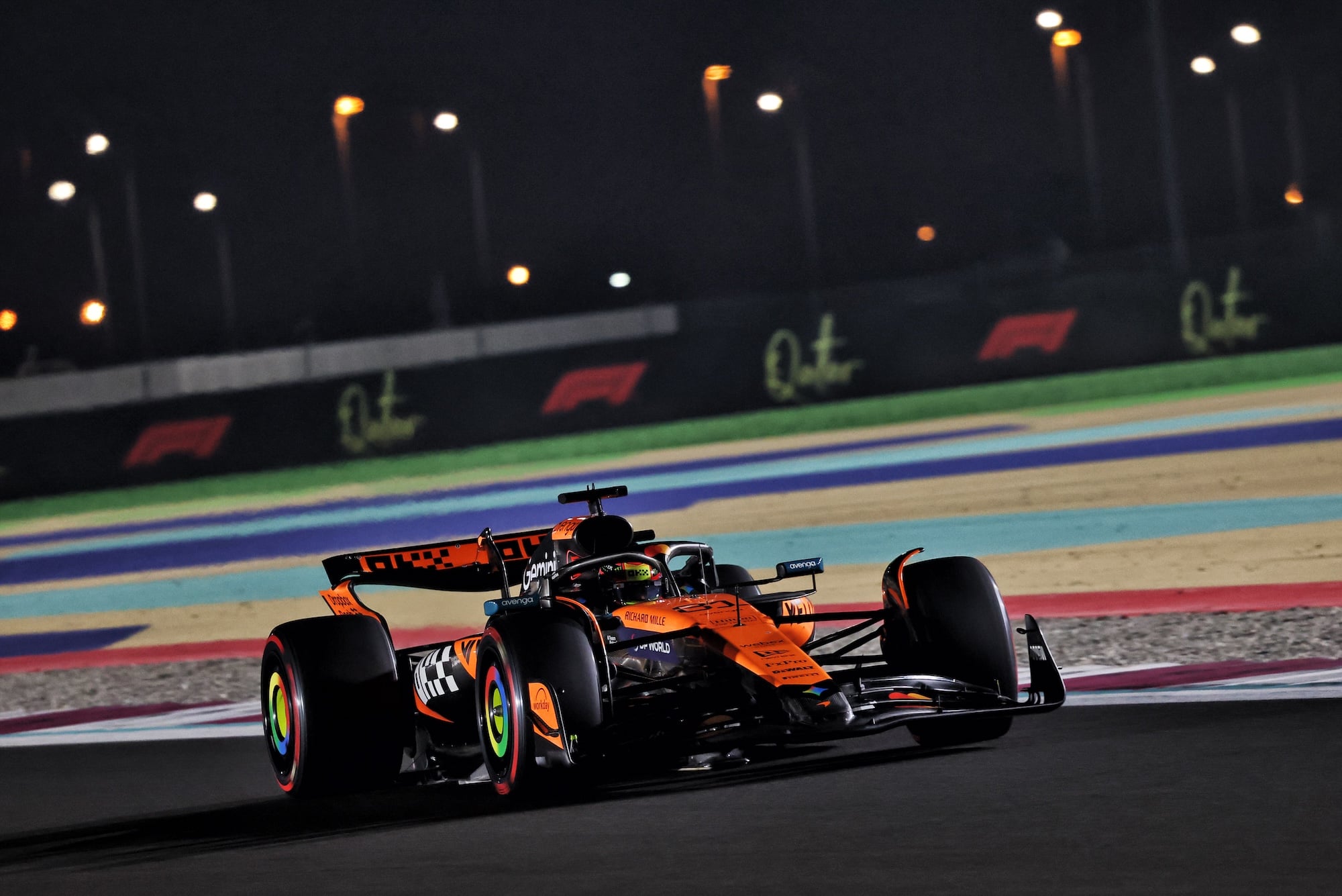 F1: McLaren erra, Verstappen vence e leva para Abu Dhabi a disputa do mundial Oscar Piastri (AUS) McLaren MCL39.