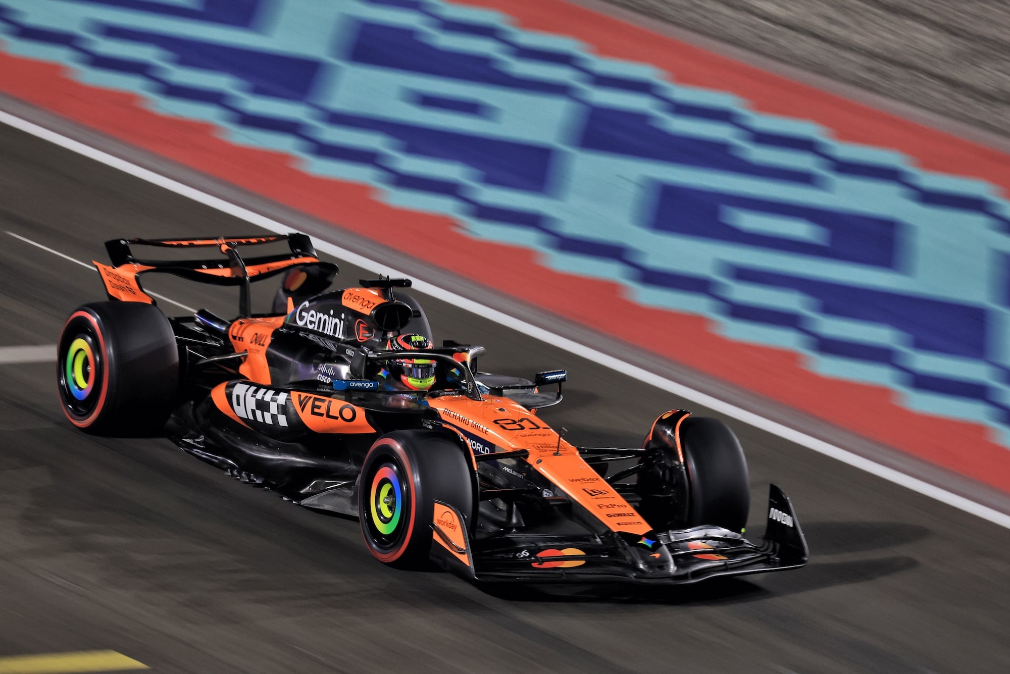 Oscar Piastri (AUS) McLaren MCL39.