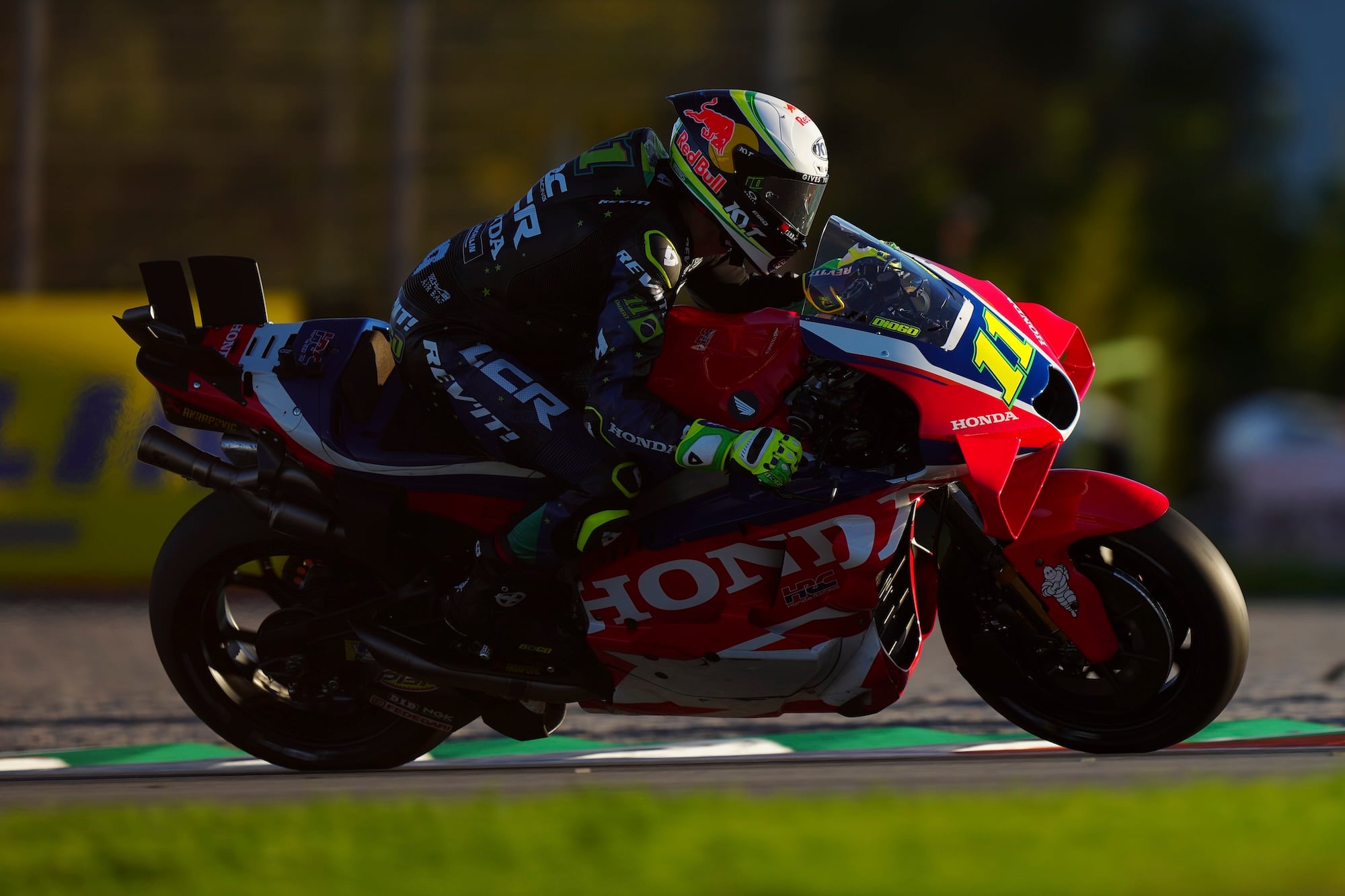 Diogo Moreira estreia na MotoGP e anima teste de Valência Diogo Moreira estreia na MotoGP e anima teste de Valência