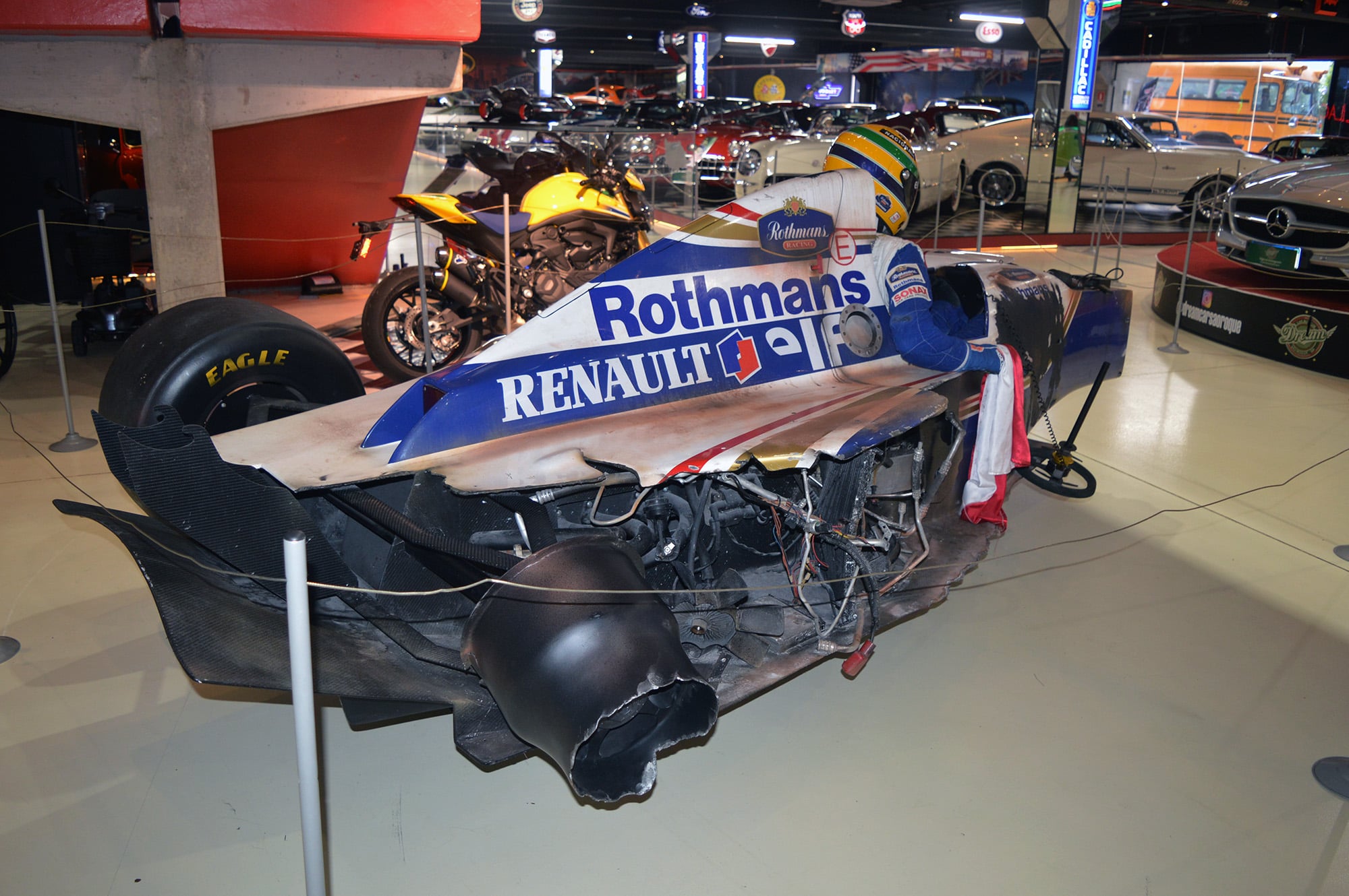 Acidente com motorista distraída causa polêmica nas redes, image size:2000x1330