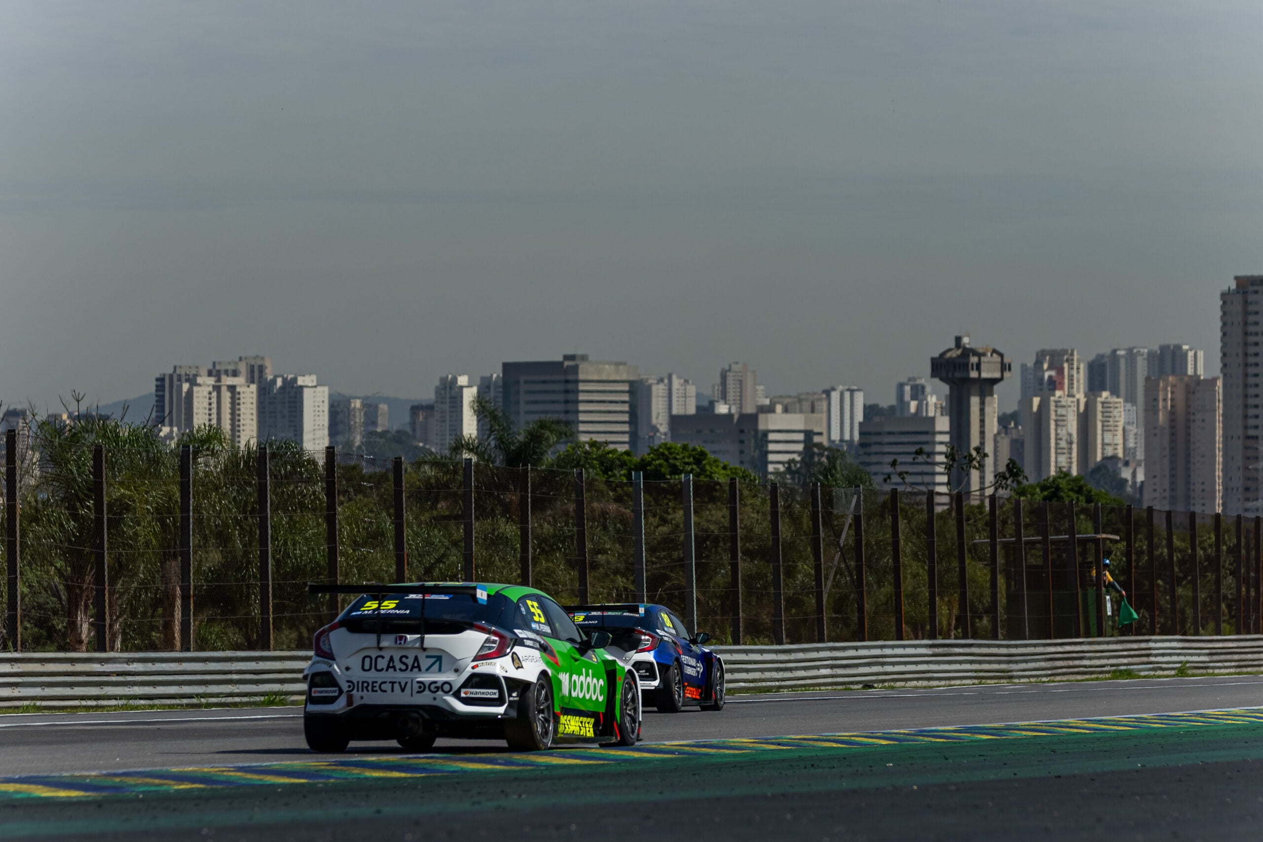 TCR: Sob chuva, Pernía supera Piquet Jr. em 0s007 e faz pole na etapa final em Interlagos TCR: Sob chuva, Pernía supera Piquet Jr. em 0s007 e faz pole na etapa final em Interlagos