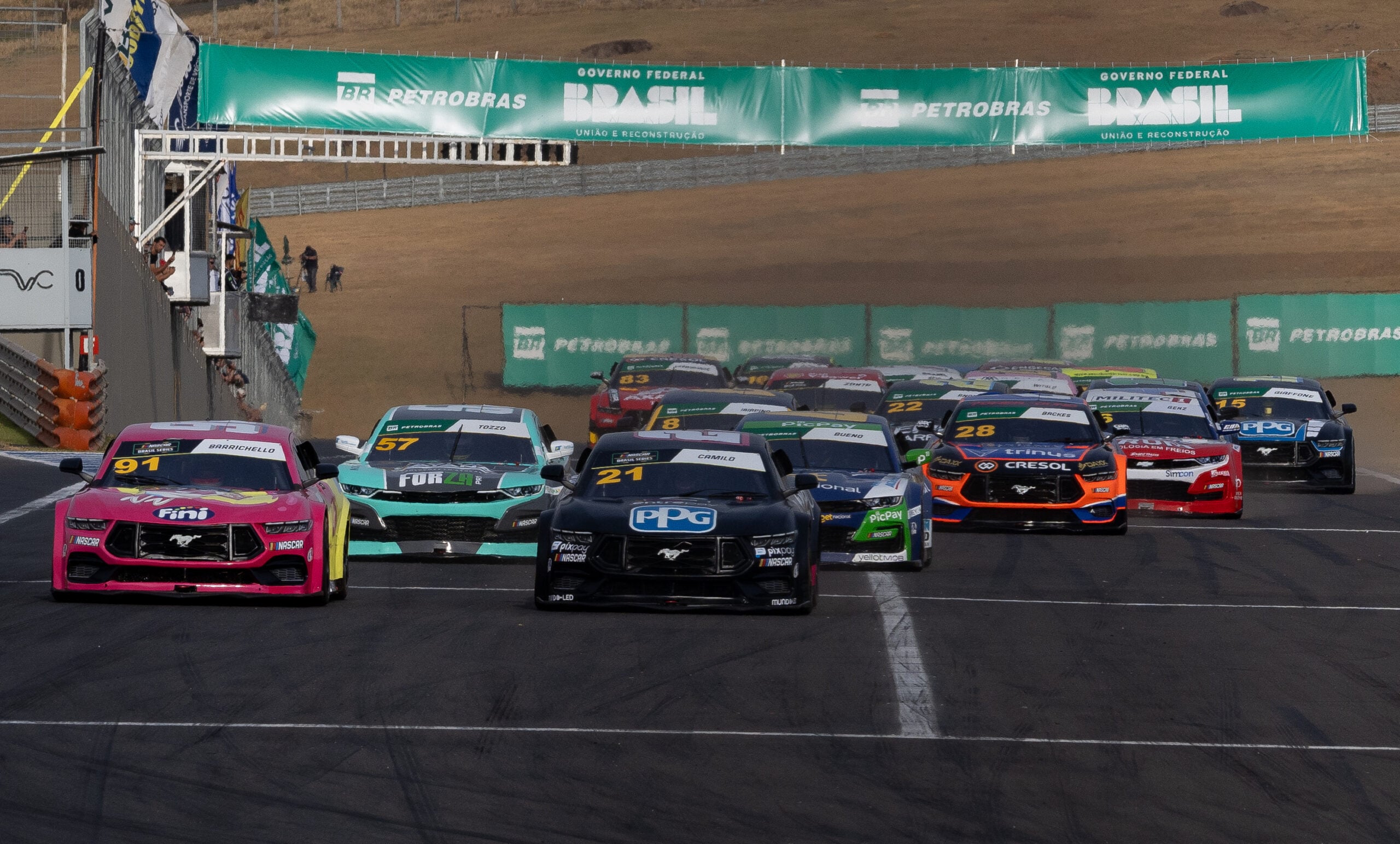 Estrella Galicia é destaque da pista ao pódio na decisão da NASCAR Brasil 2025