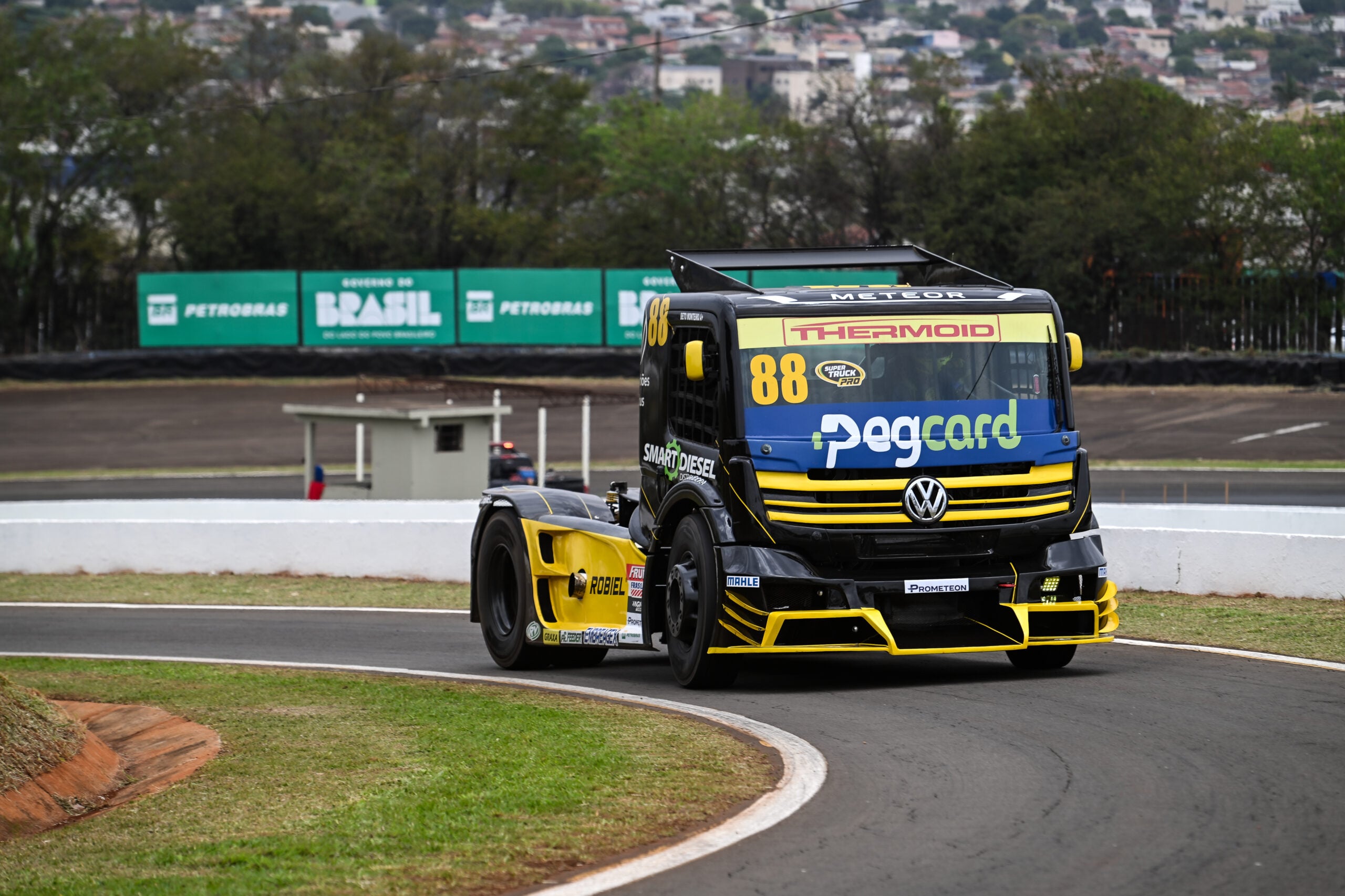 Beto Monteiro vê título "difícil", mas exalta ano positivo na Copa Truck Beto Monteiro vê título "difícil", mas exalta ano positivo na Copa Truck