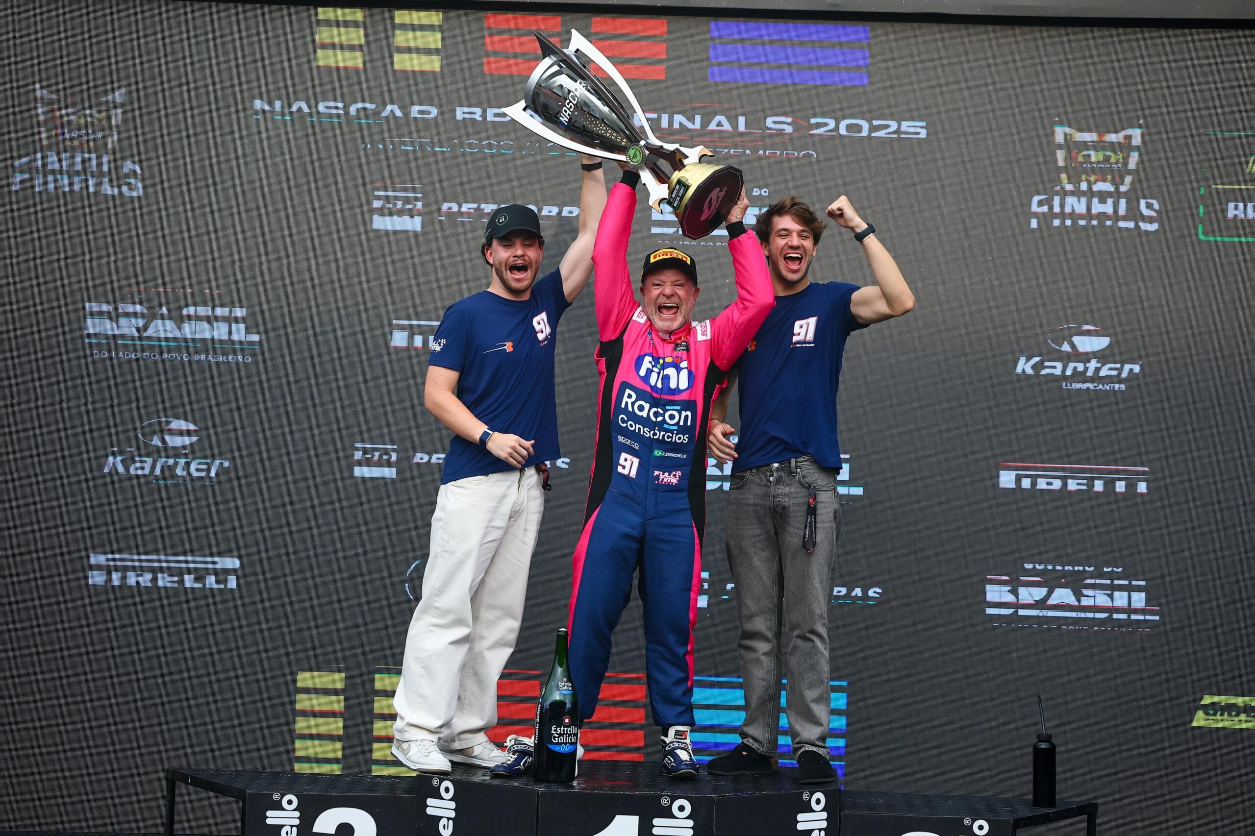 NASCAR Brasil: Barrichello dedica título Overall em Interlagos aos filhos NASCAR Brasil: Barrichello dedica título Overall em Interlagos aos filhos