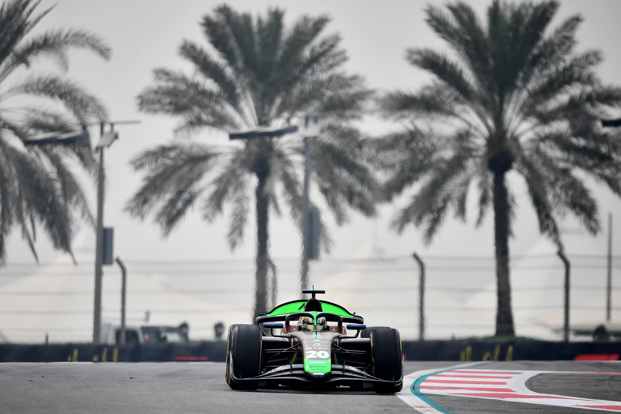 F2: Durksen vence corrida principal em Abu Dhabi. Invicta é campeã entre as equipes Joshua Durksen