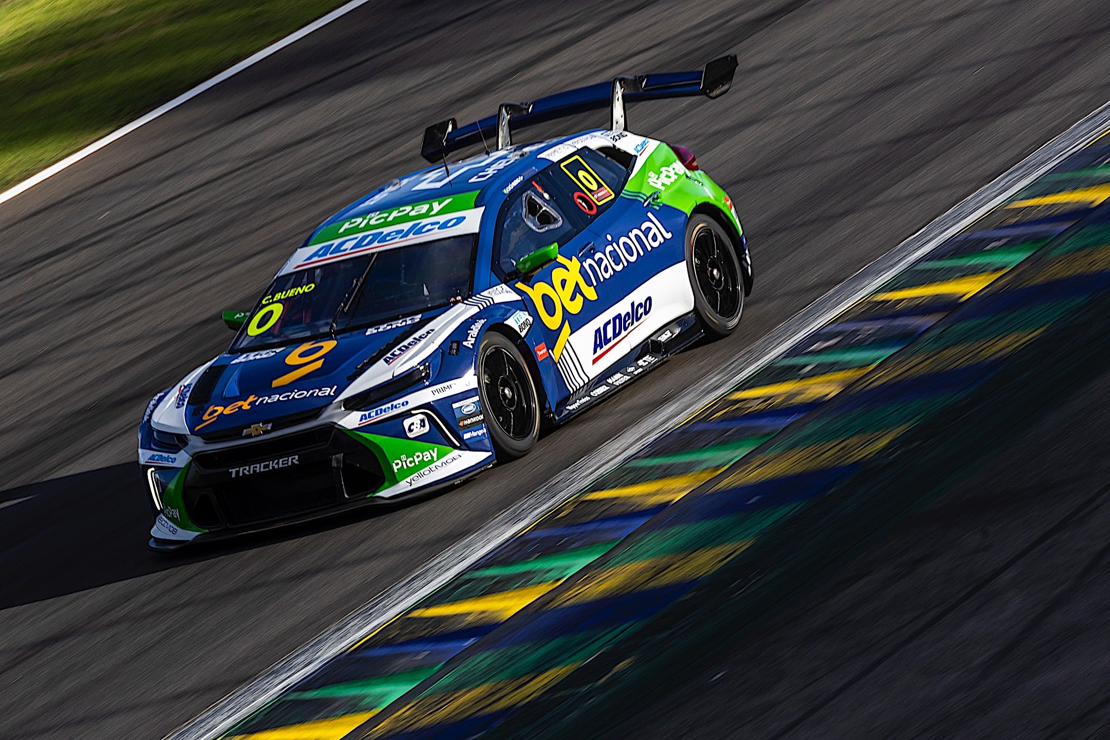 Cacá Bueno lidera primeiro treino em Interlagos e mira evoluir carro na última etapa da Stock Car Cacá Bueno