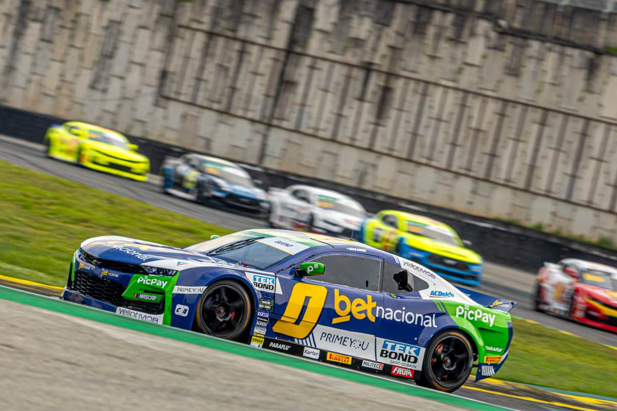 Cacá Bueno conquista pódio em Interlagos e é vice-campeão da NASCAR Special Edition