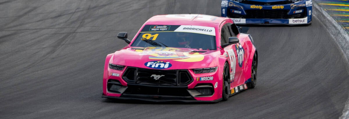 NASCAR Brasil: Barrichello se recupera e vence Corrida 2 nos últimos instantes